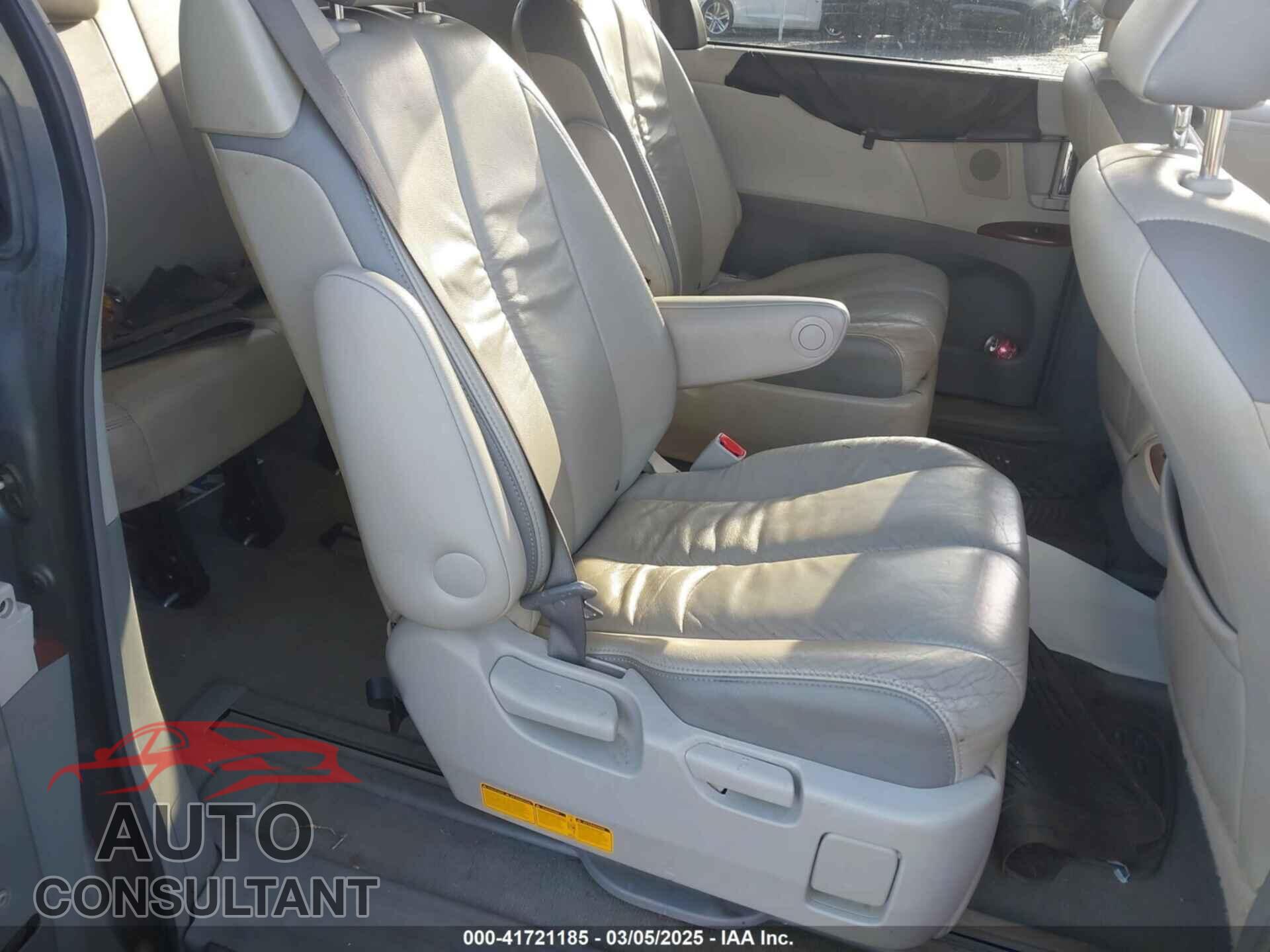TOYOTA SIENNA 2011 - 5TDYK3DC2BS025842