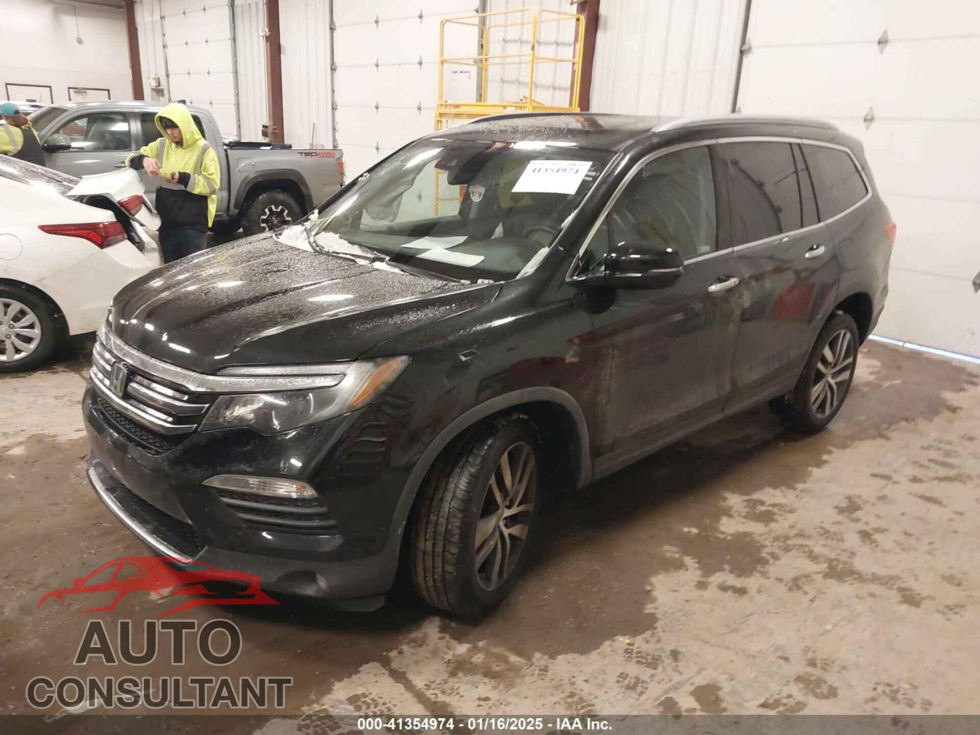 HONDA PILOT 2017 - 5FNYF6H09HB105352