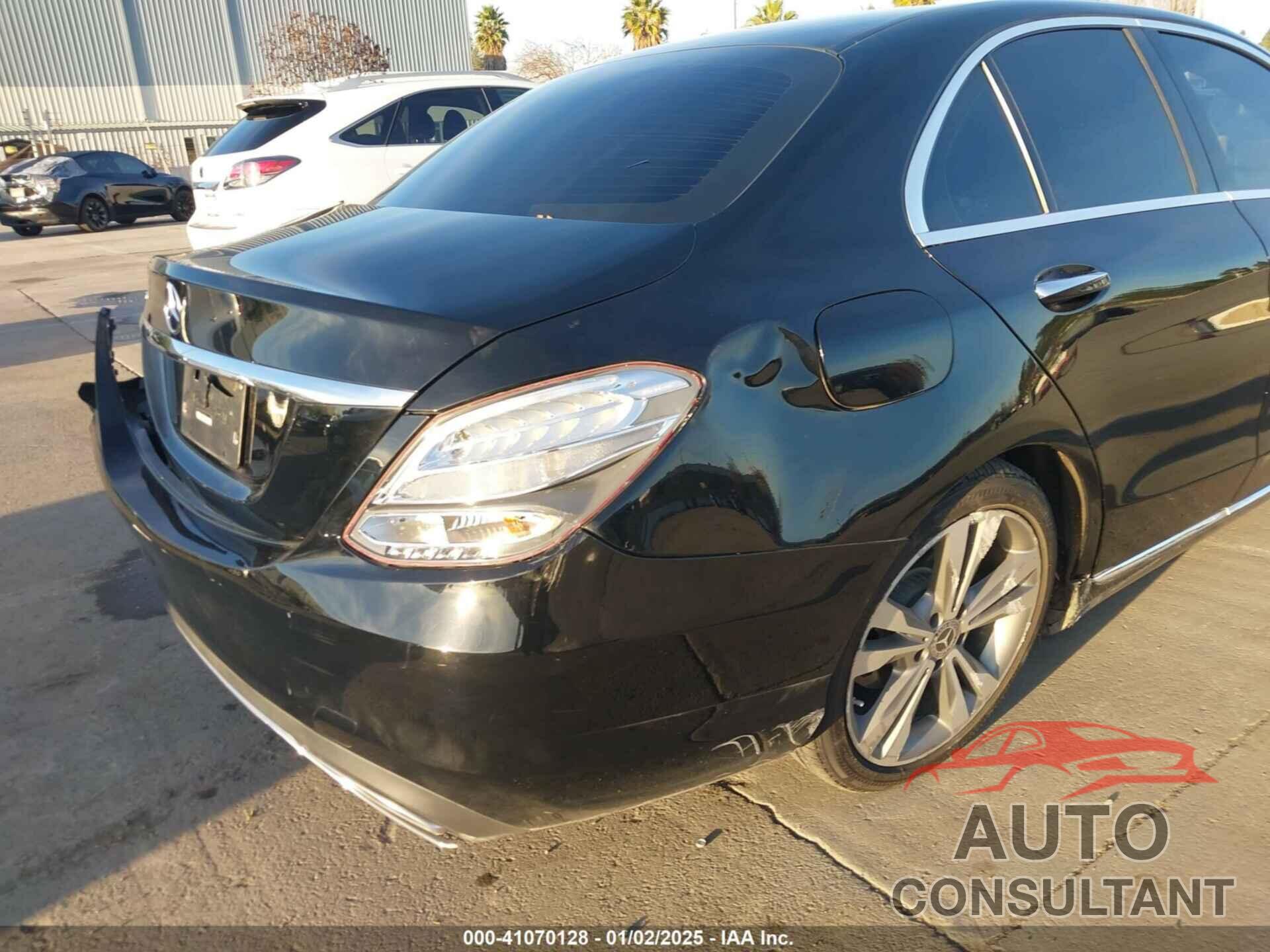 MERCEDES-BENZ C 300 2018 - 55SWF4JB7JU235626