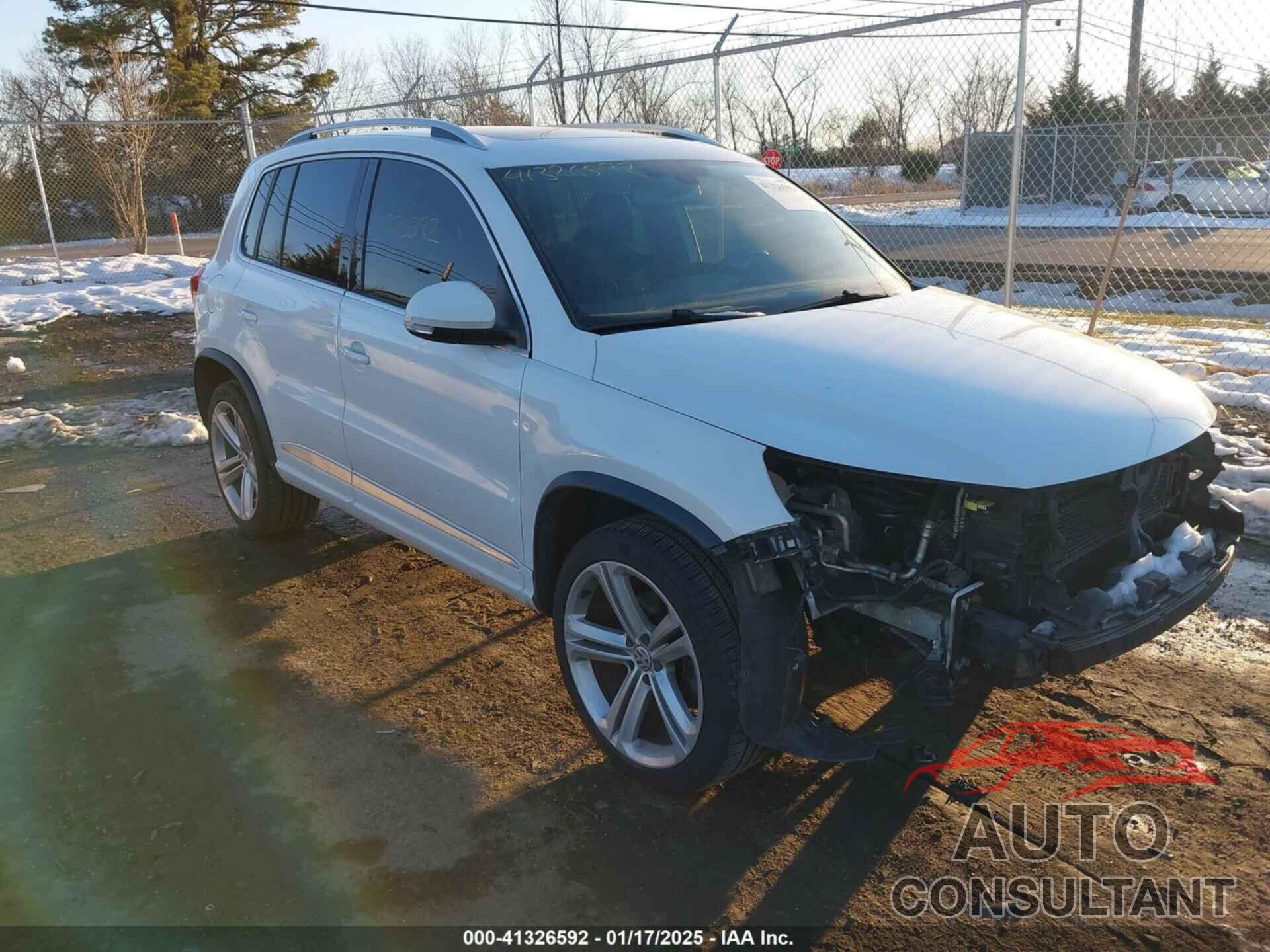 VOLKSWAGEN TIGUAN 2015 - WVGBV7AXXFW091861