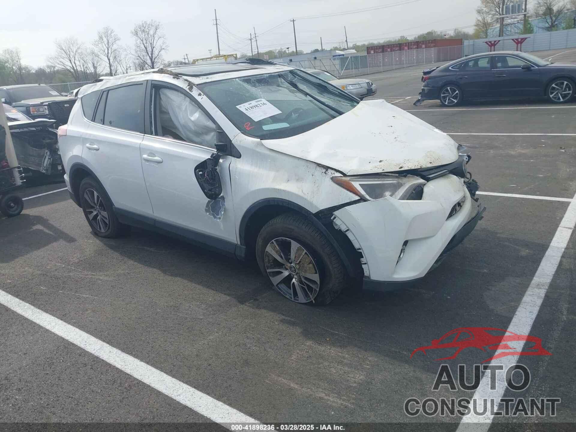 TOYOTA RAV4 2017 - JTMWFREV8HD105648