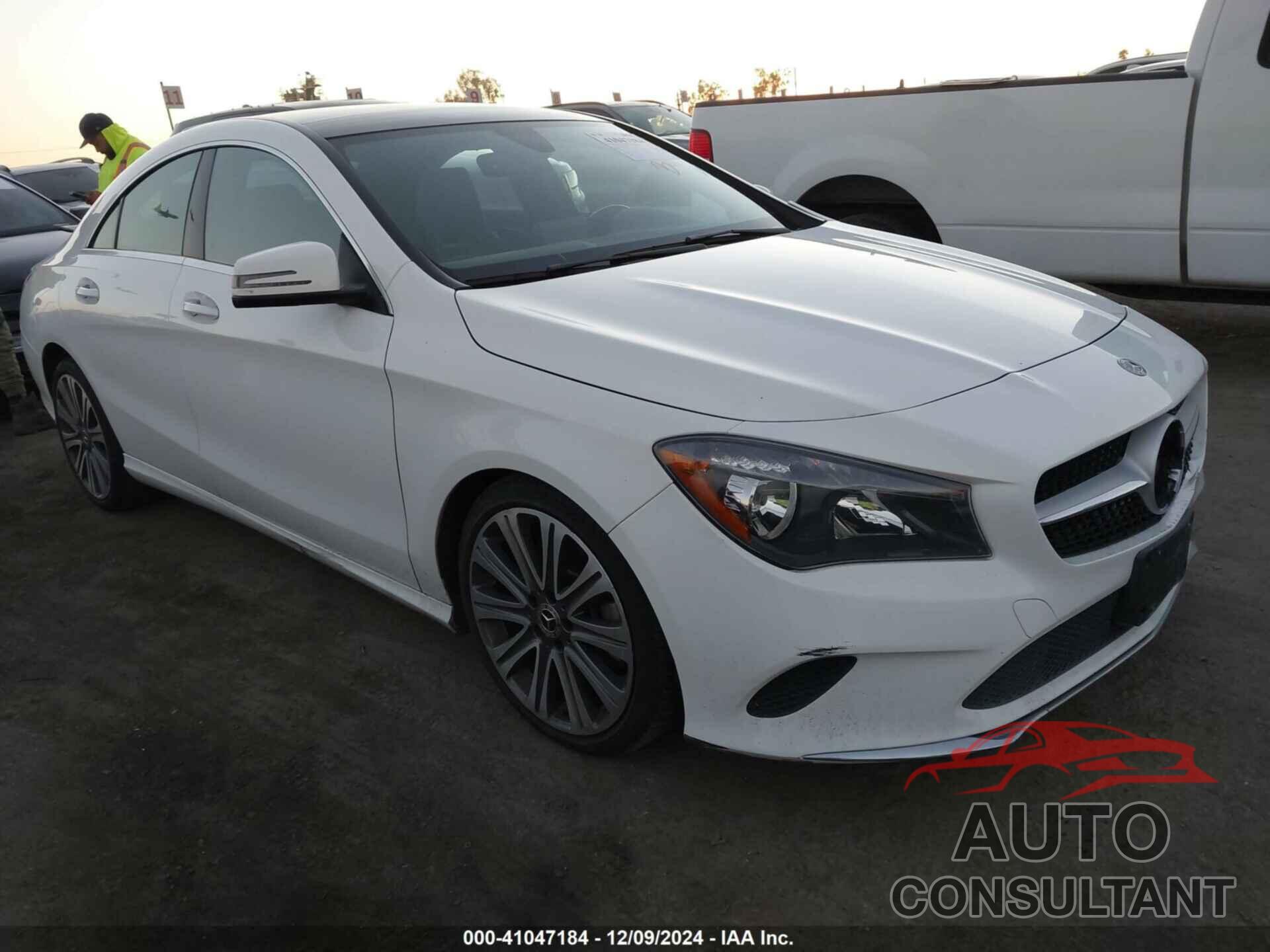 MERCEDES-BENZ CLA 250 2019 - WDDSJ4EB6KN729347