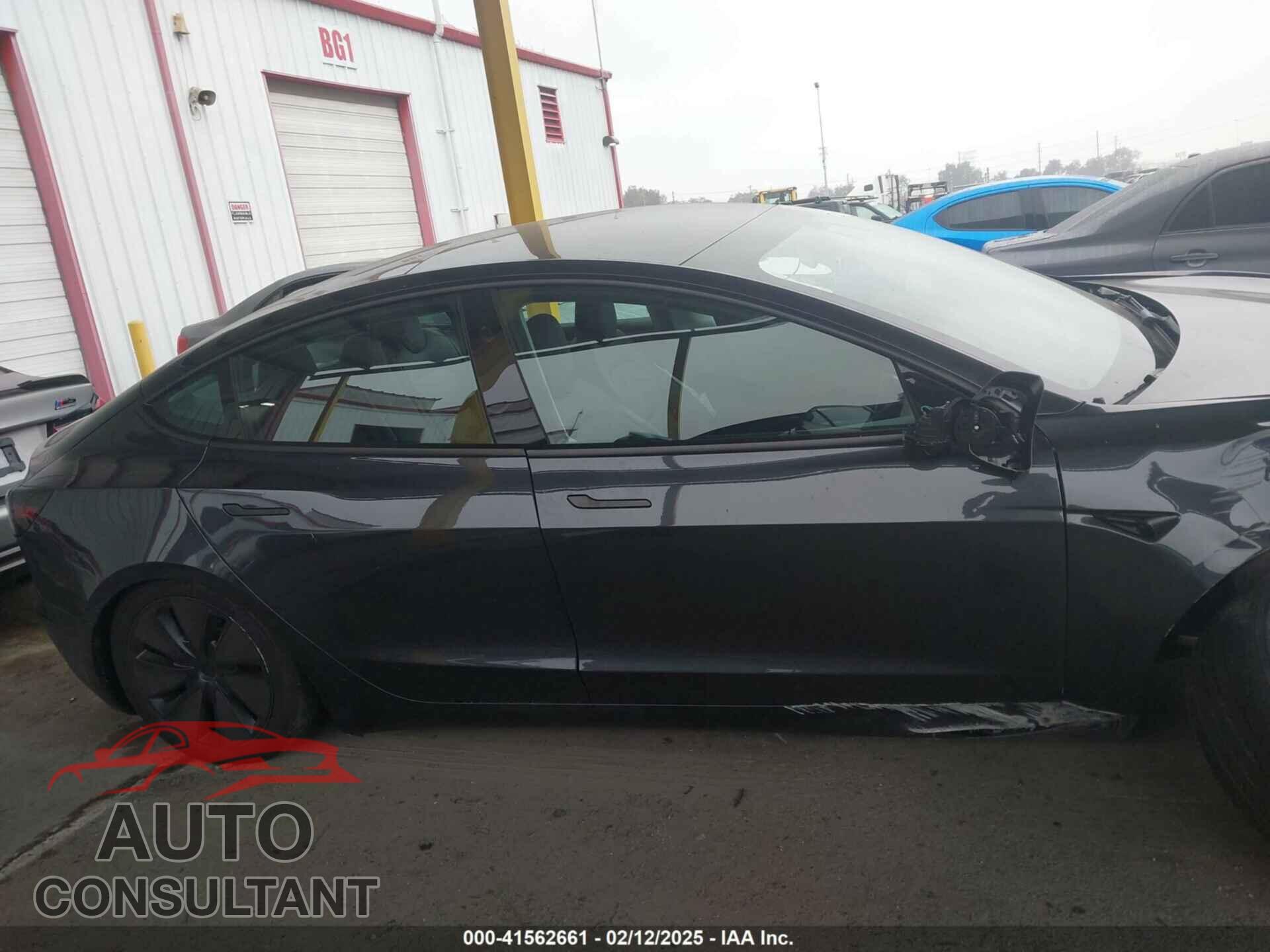 TESLA MODEL 3 2024 - 5YJ3E1EA3RF737102
