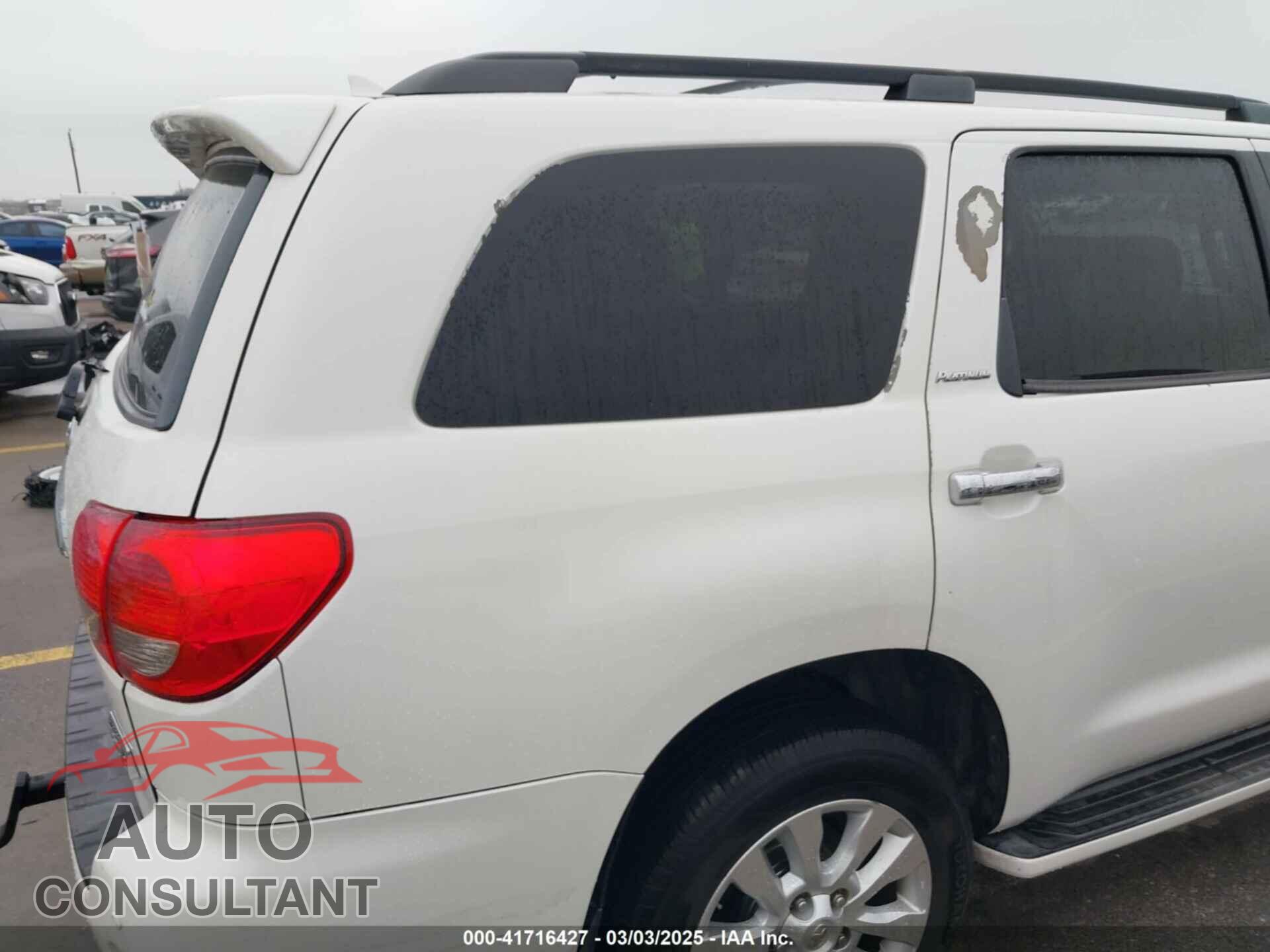 TOYOTA SEQUOIA 2011 - 5TDYY5G12BS035923
