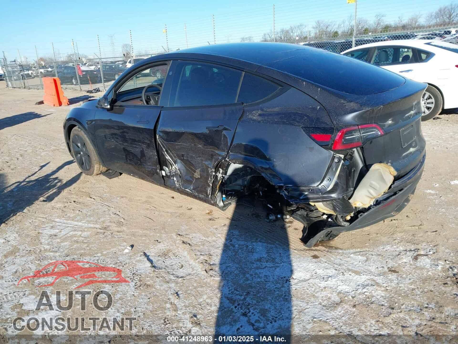 TESLA MODEL Y 2024 - 7SAYGAEE5RF201368