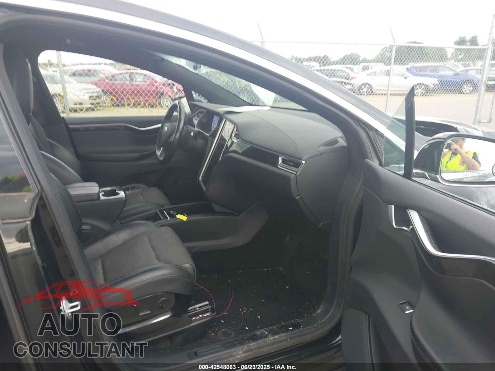 TESLA MODEL X 2016 - 5YJXCDE28GF026302
