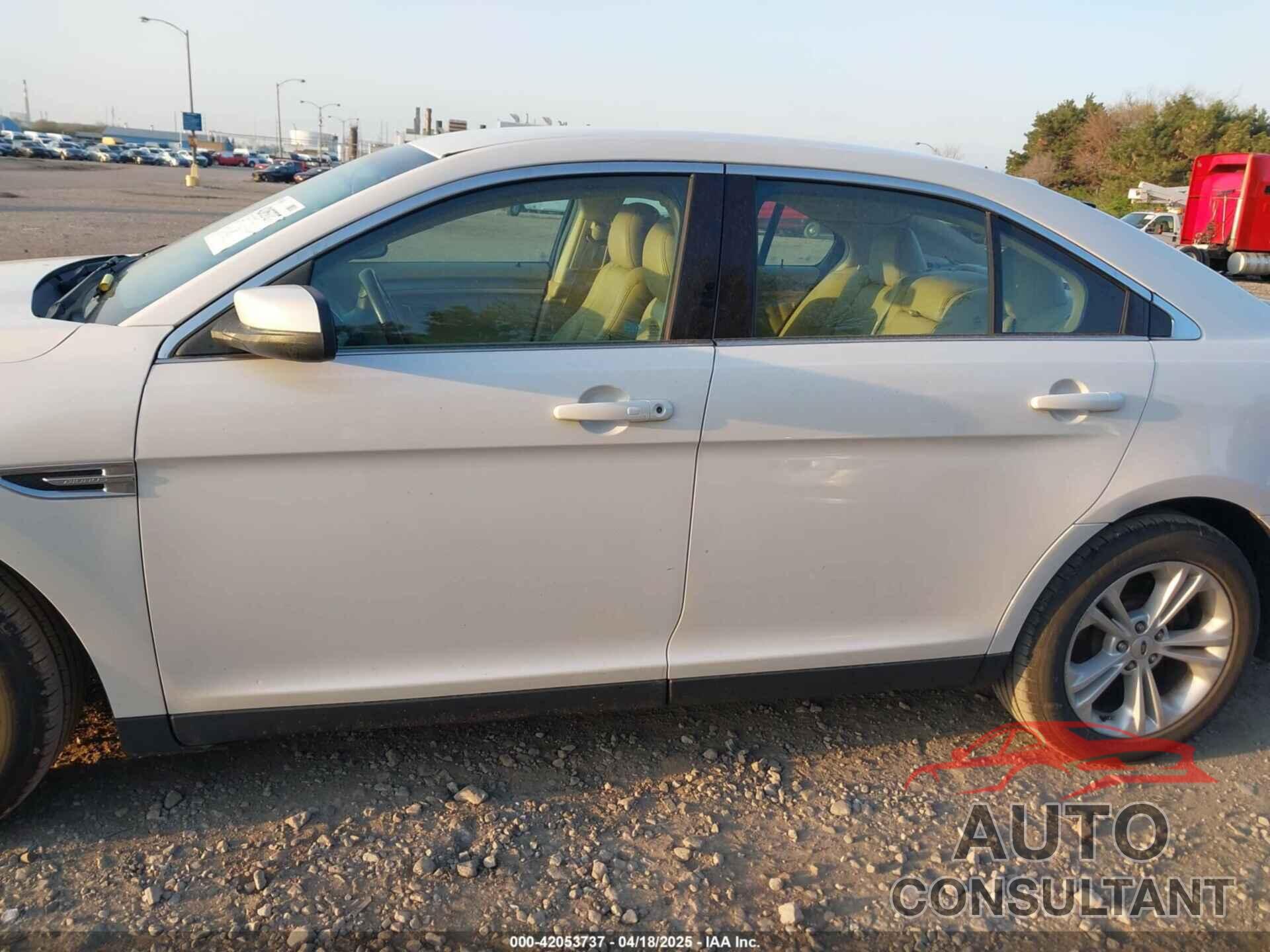 FORD TAURUS 2015 - 1FAHP2E82FG202143