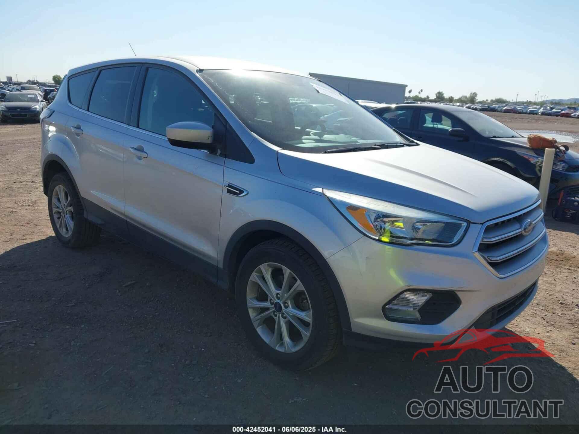 FORD ESCAPE 2017 - 1FMCU0GDXHUE92207