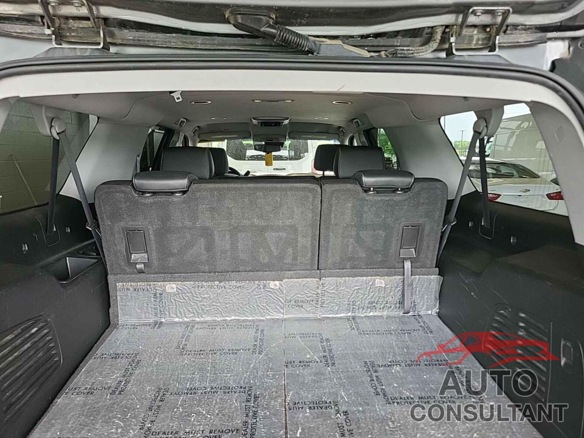 CHEVROLET SUBURBAN 2018 - 1GNSKKEC2JR217684