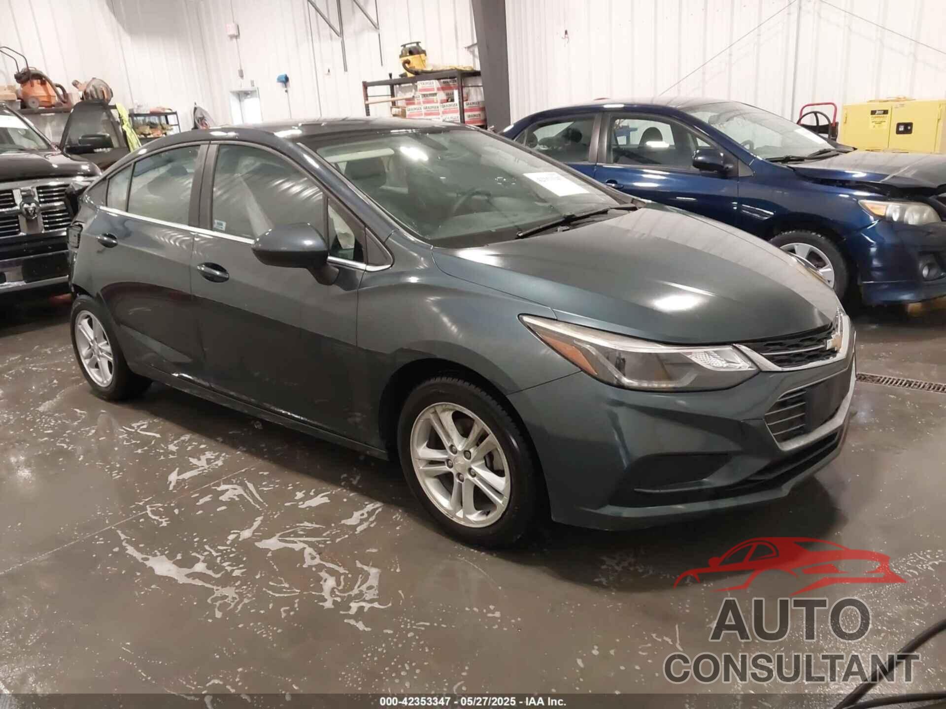 CHEVROLET CRUZE 2018 - 1G1BE5SM3J7100621