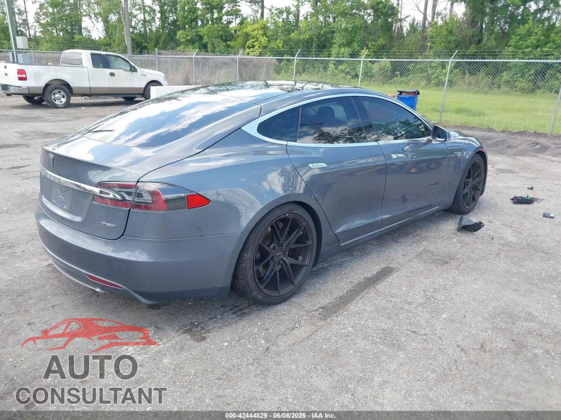 TESLA MODEL S 2013 - 5YJSA1DP9DFP17832
