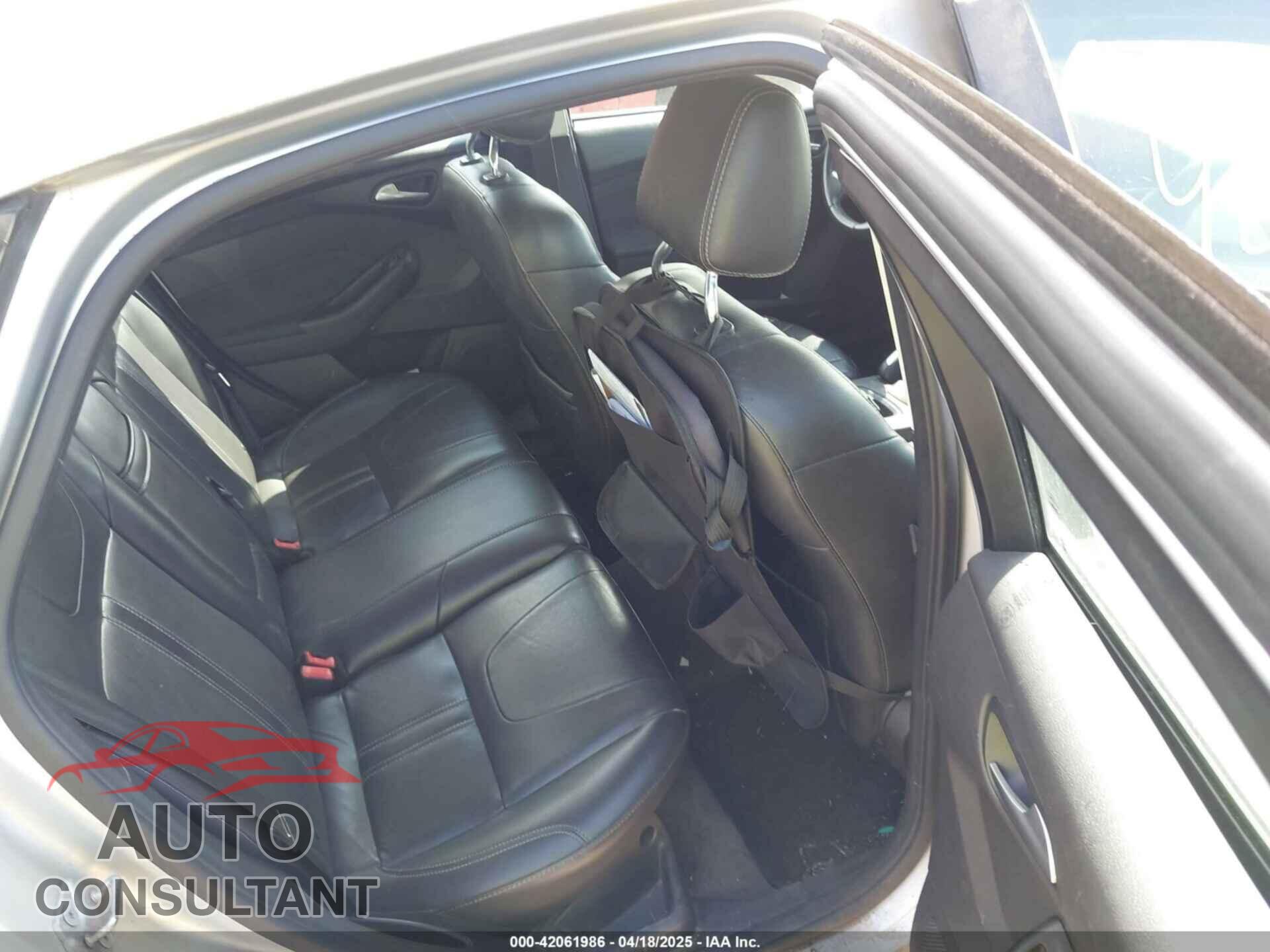 FORD FOCUS 2012 - 1FAHP3H22CL184078