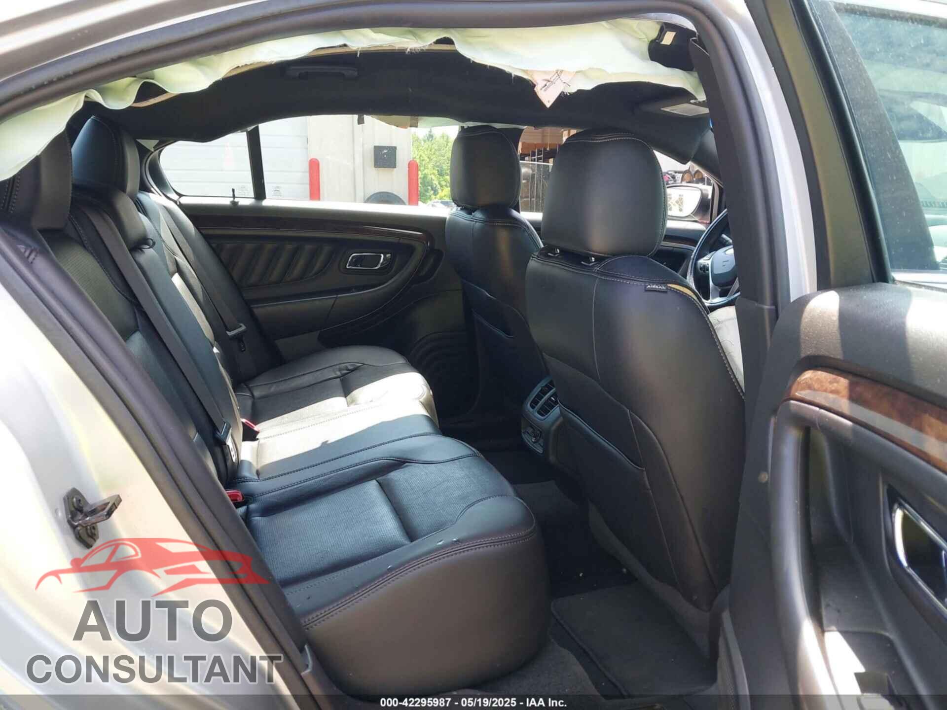 FORD TAURUS 2017 - 1FAHP2F82HG126232