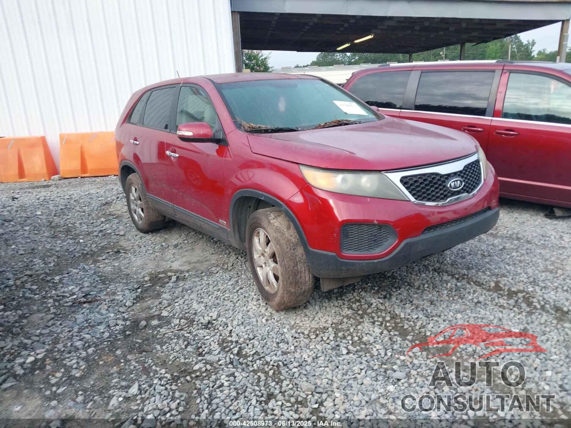 KIA SORENTO 2011 - 5XYKTCA13BG010527
