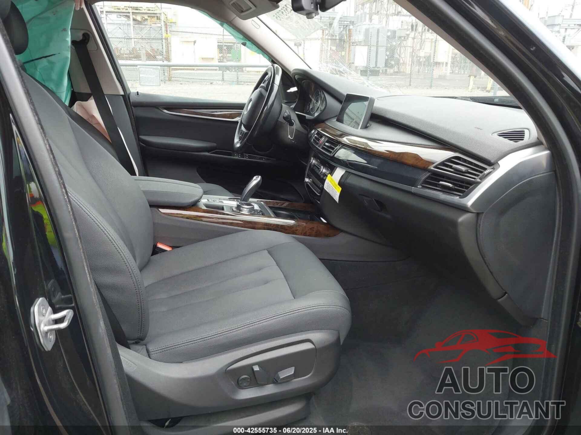 BMW X5 2015 - 5UXKR0C51F0K57827
