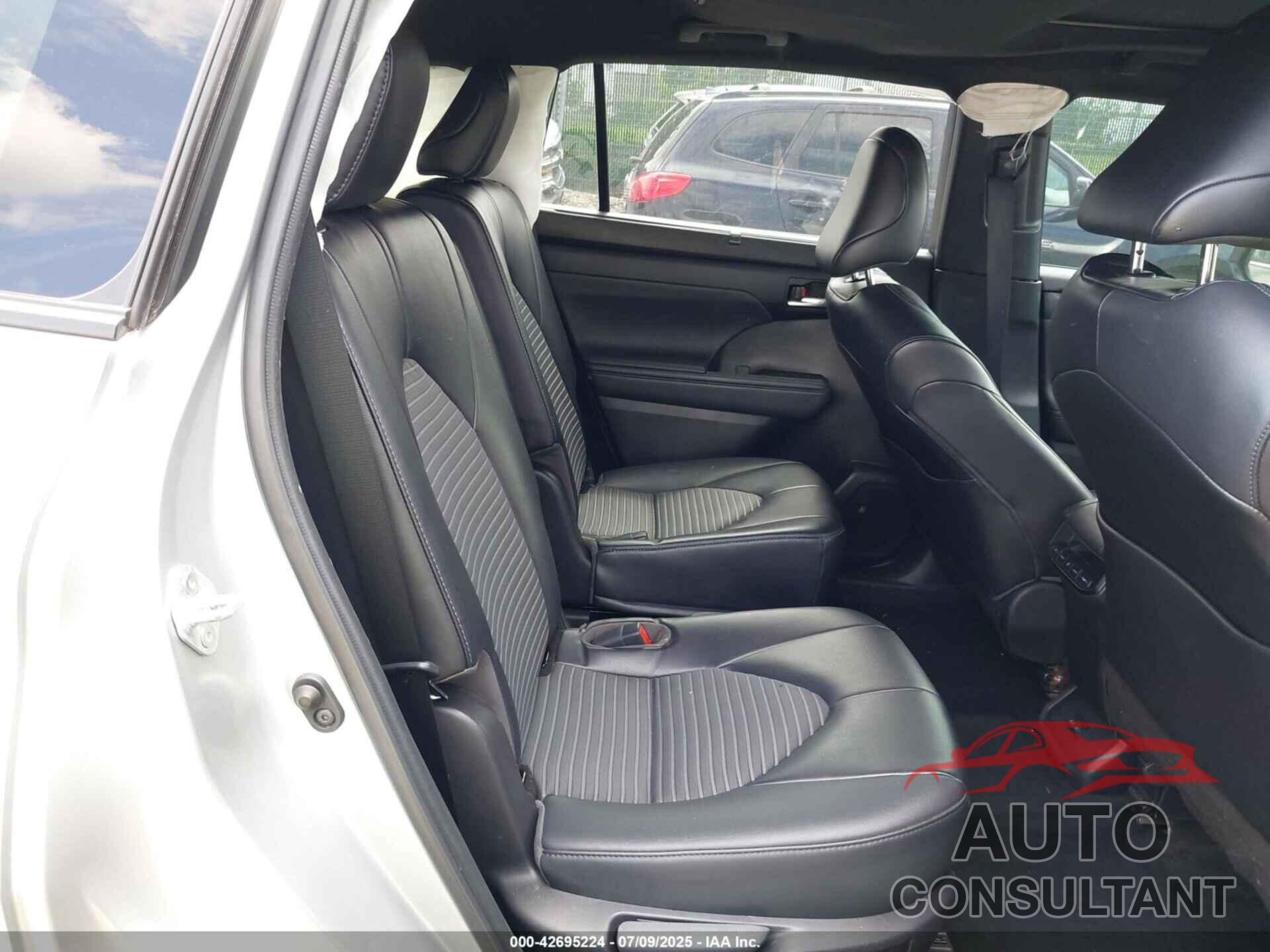 TOYOTA HIGHLANDER 2022 - 5TDLZRBH8NS198146