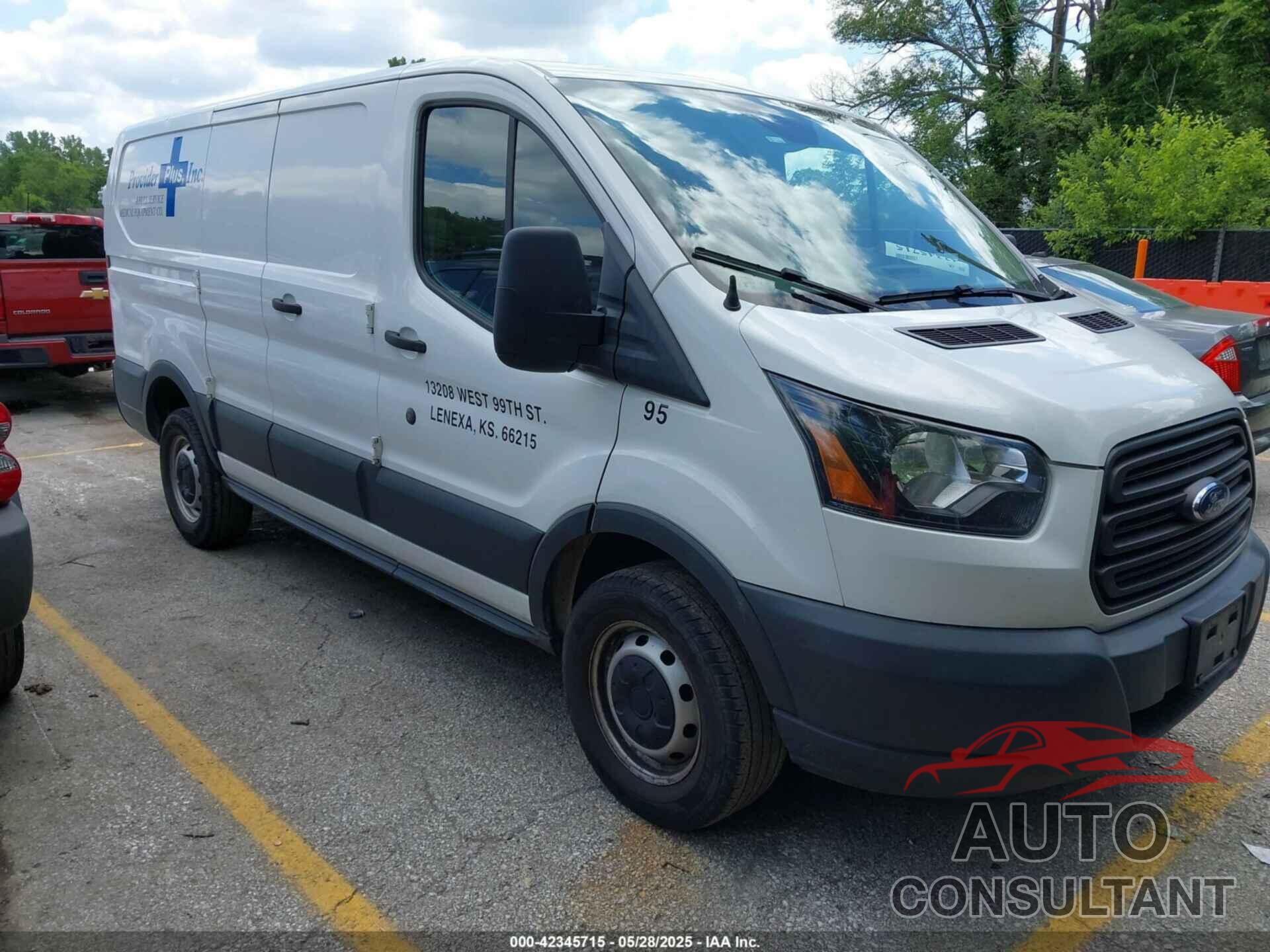 FORD TRANSIT-250 2017 - 1FTYR1ZM8HKB53620