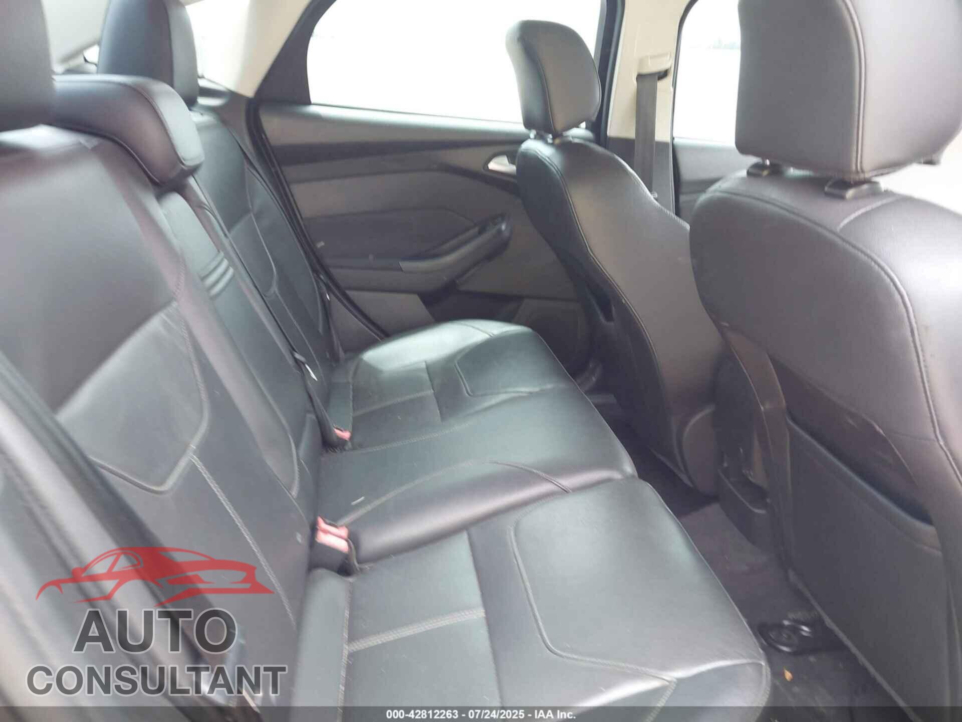 FORD FOCUS 2015 - 1FADP3F20FL319371