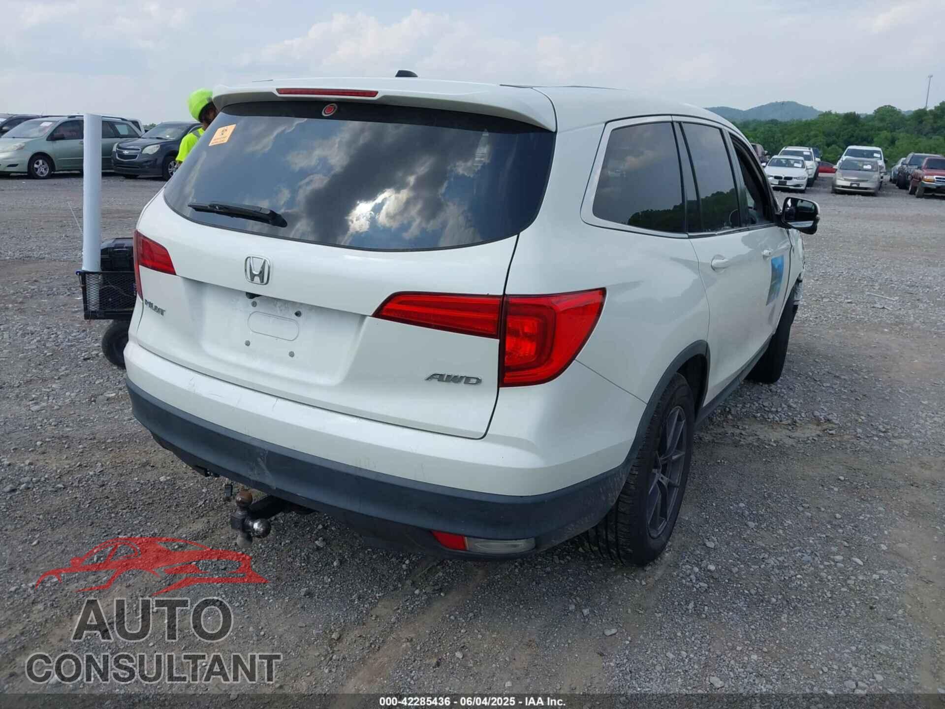 HONDA PILOT 2018 - 5FNYF6H52JB063429