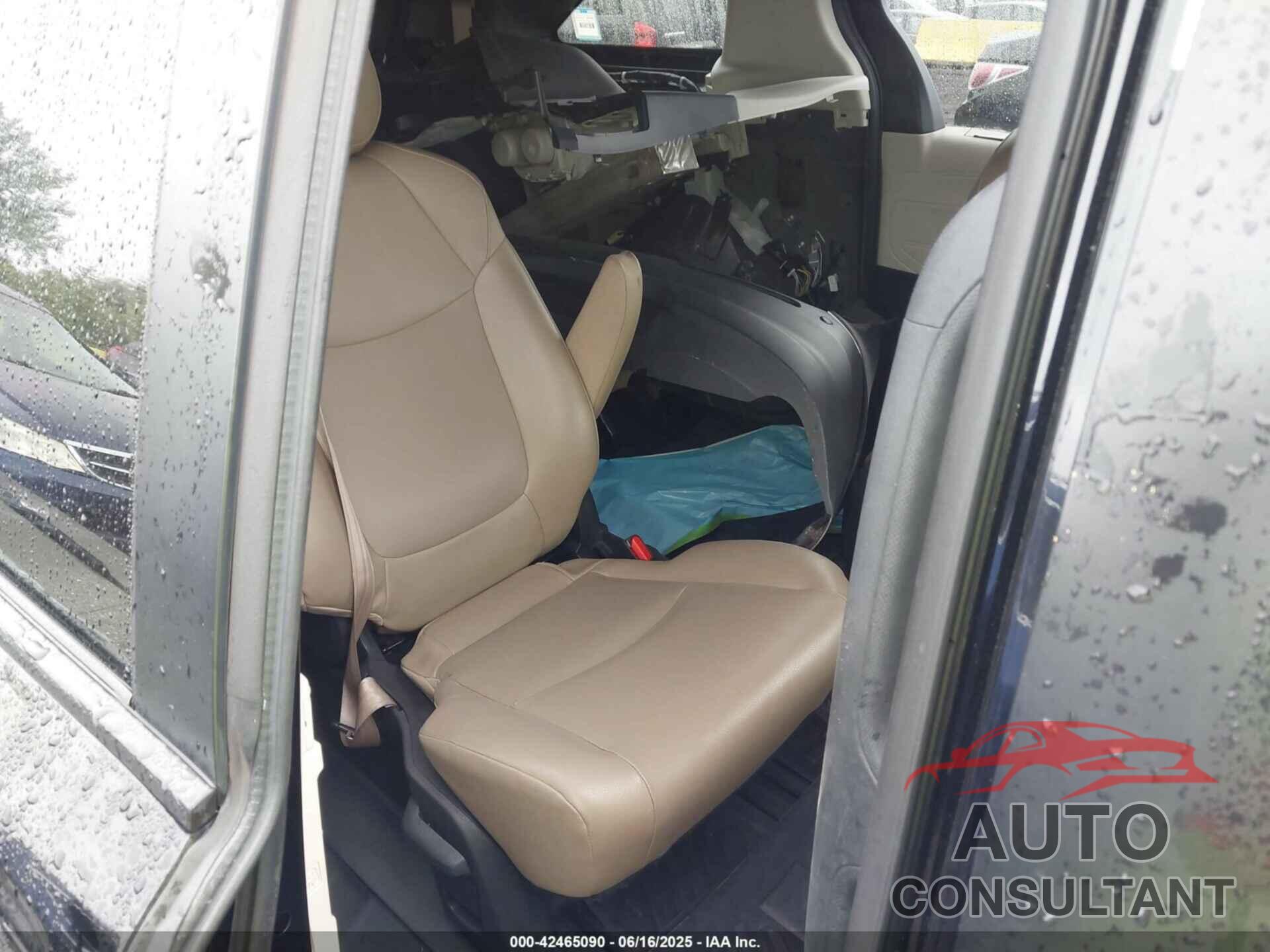 TOYOTA SIENNA 2021 - 5TDYSKFC4MS017574