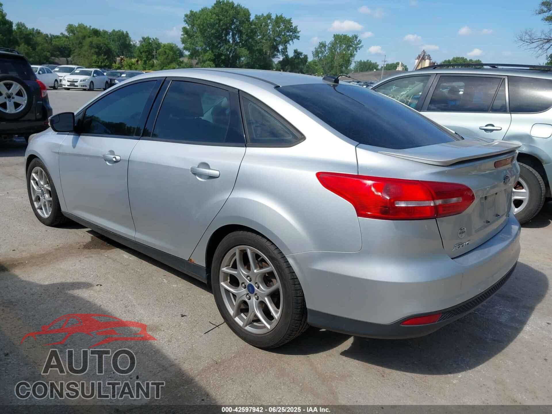 FORD FOCUS 2015 - 1FADP3F29FL319255