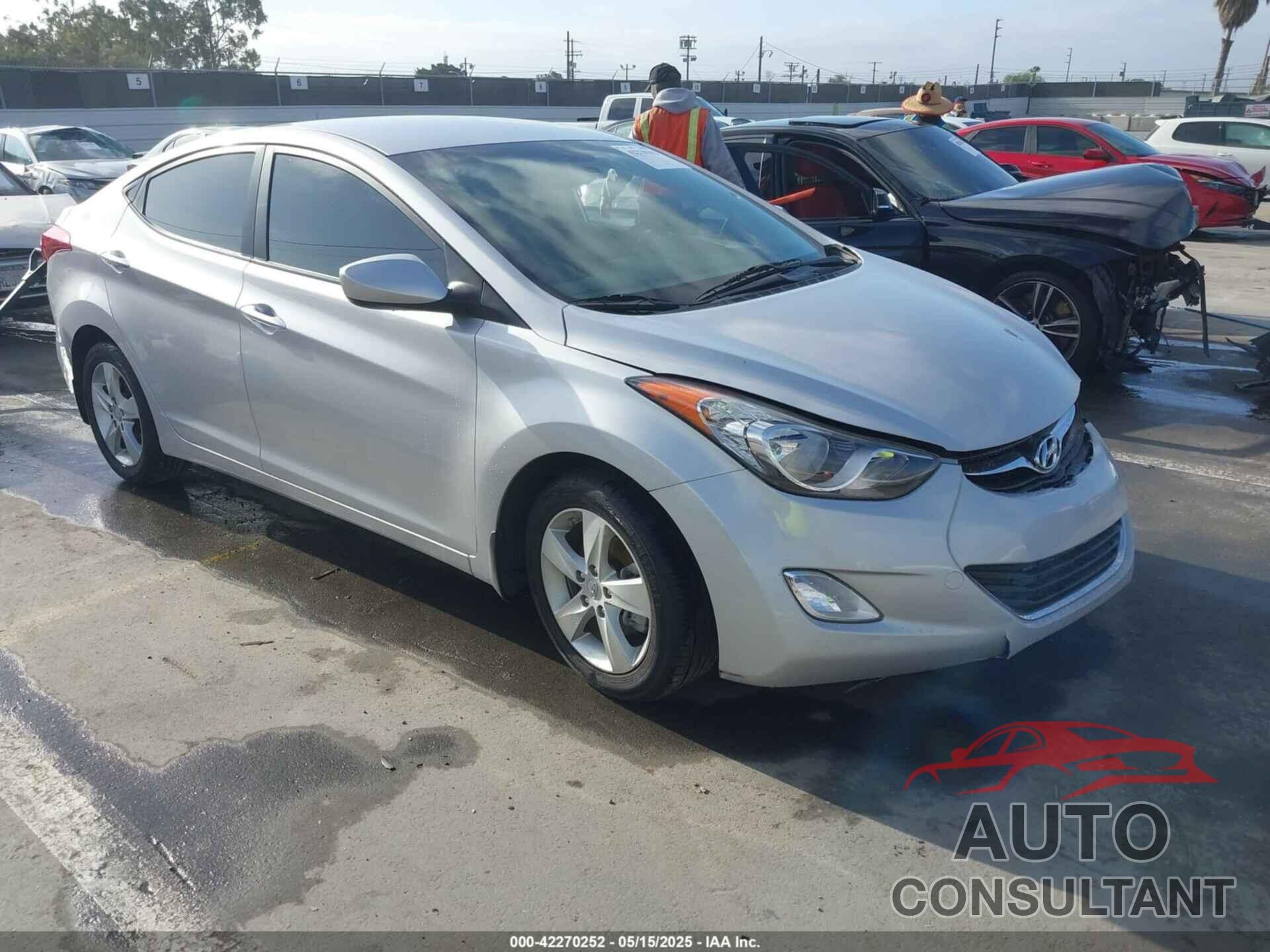 HYUNDAI ELANTRA 2013 - KMHDH4AE8DU559284