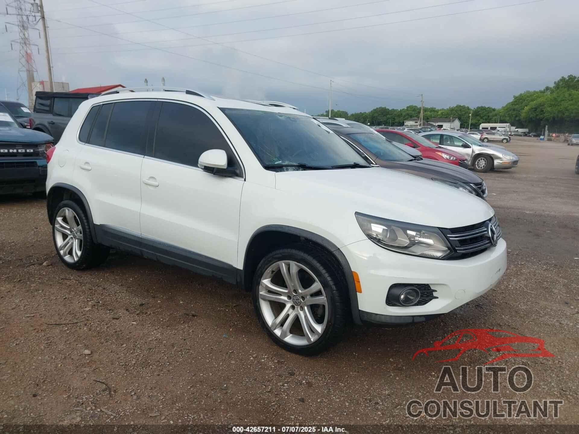 VOLKSWAGEN TIGUAN 2016 - WVGBV7AX1GW508107