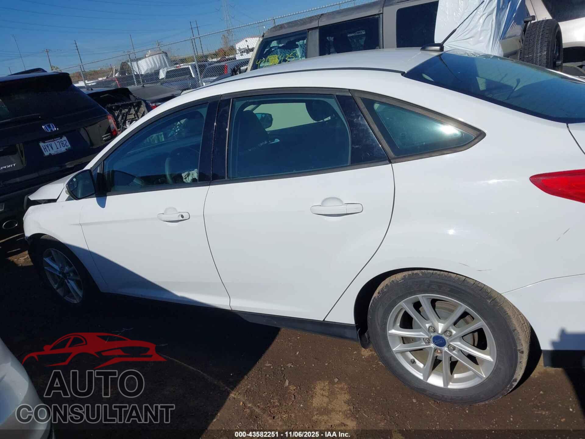 FORD FOCUS 2016 - 1FADP3F26GL257542