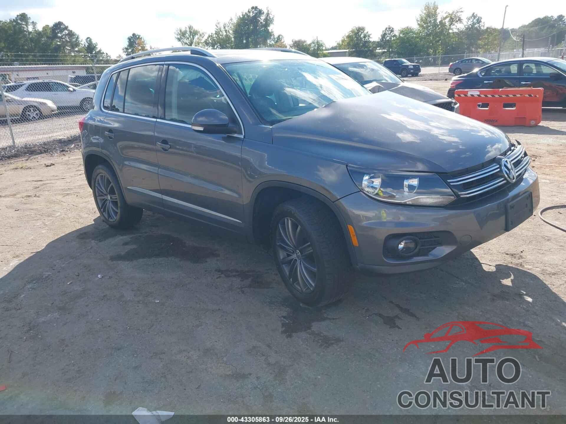 VOLKSWAGEN TIGUAN 2015 - WVGBV7AX3FW501240