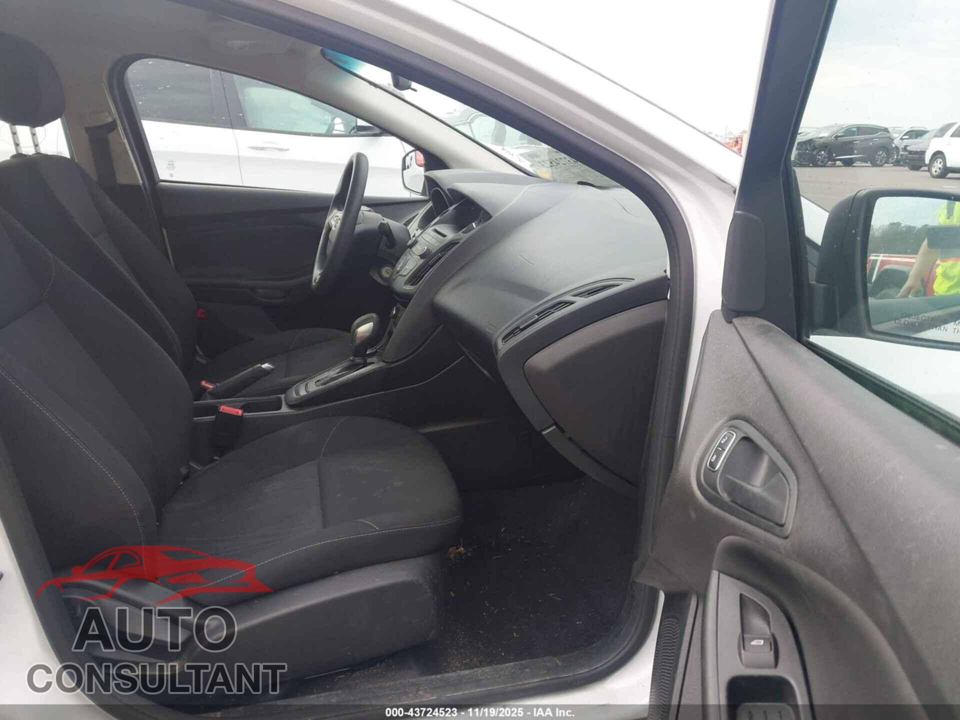FORD FOCUS 2017 - 1FADP3E25HL322061