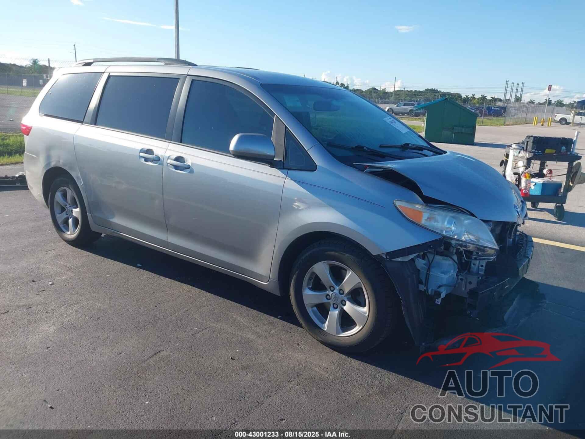 TOYOTA SIENNA 2017 - 5TDKZ3DC0HS843709