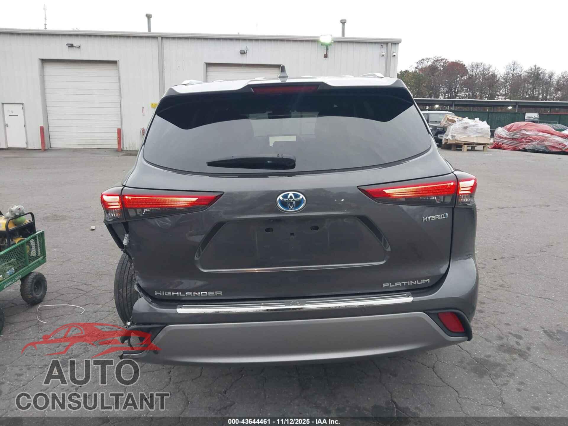 TOYOTA HIGHLANDER 2023 - 5TDEBRCH4PS120610