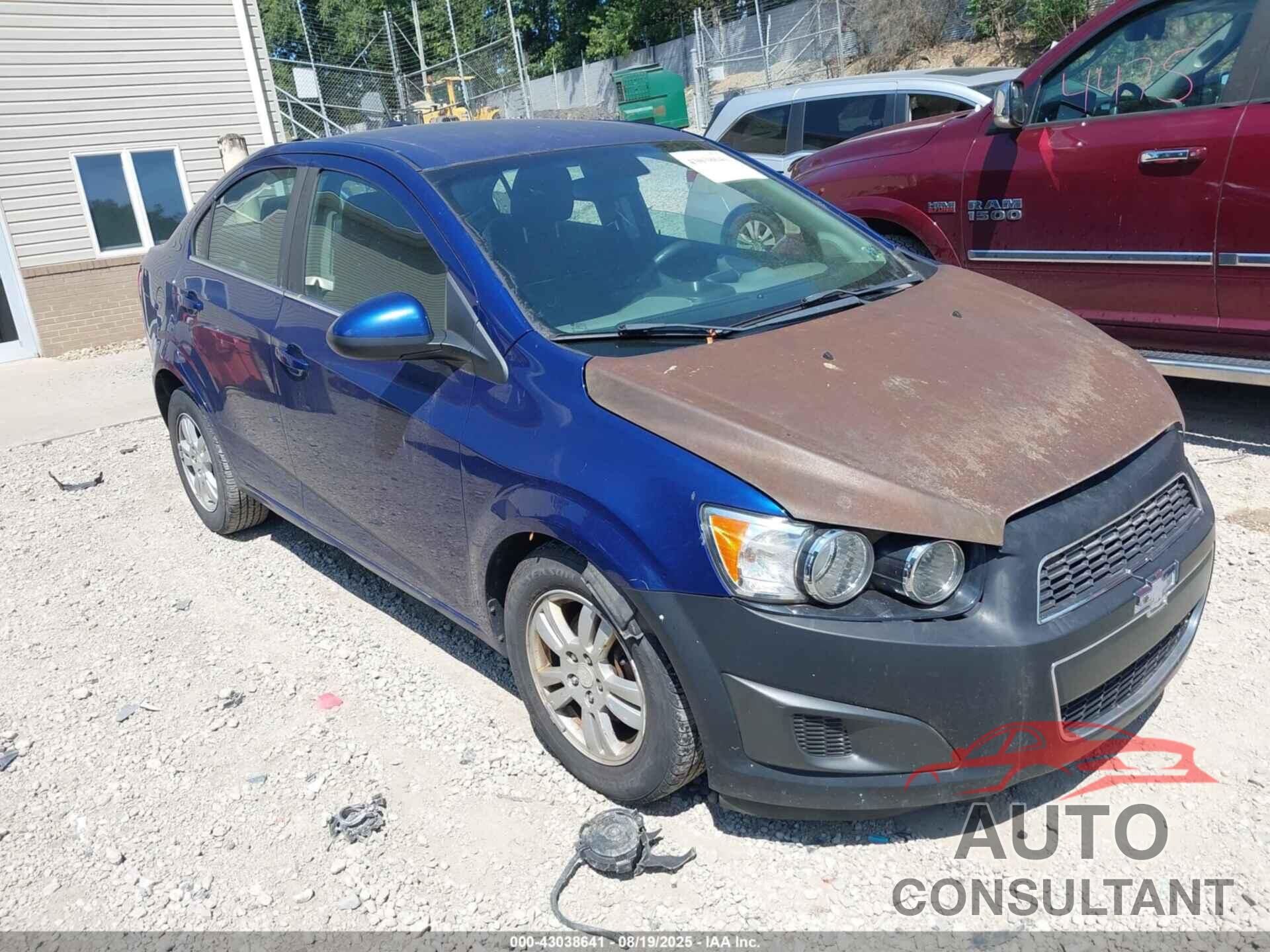 CHEVROLET SONIC 2012 - 1G1JC5SH9C4202532