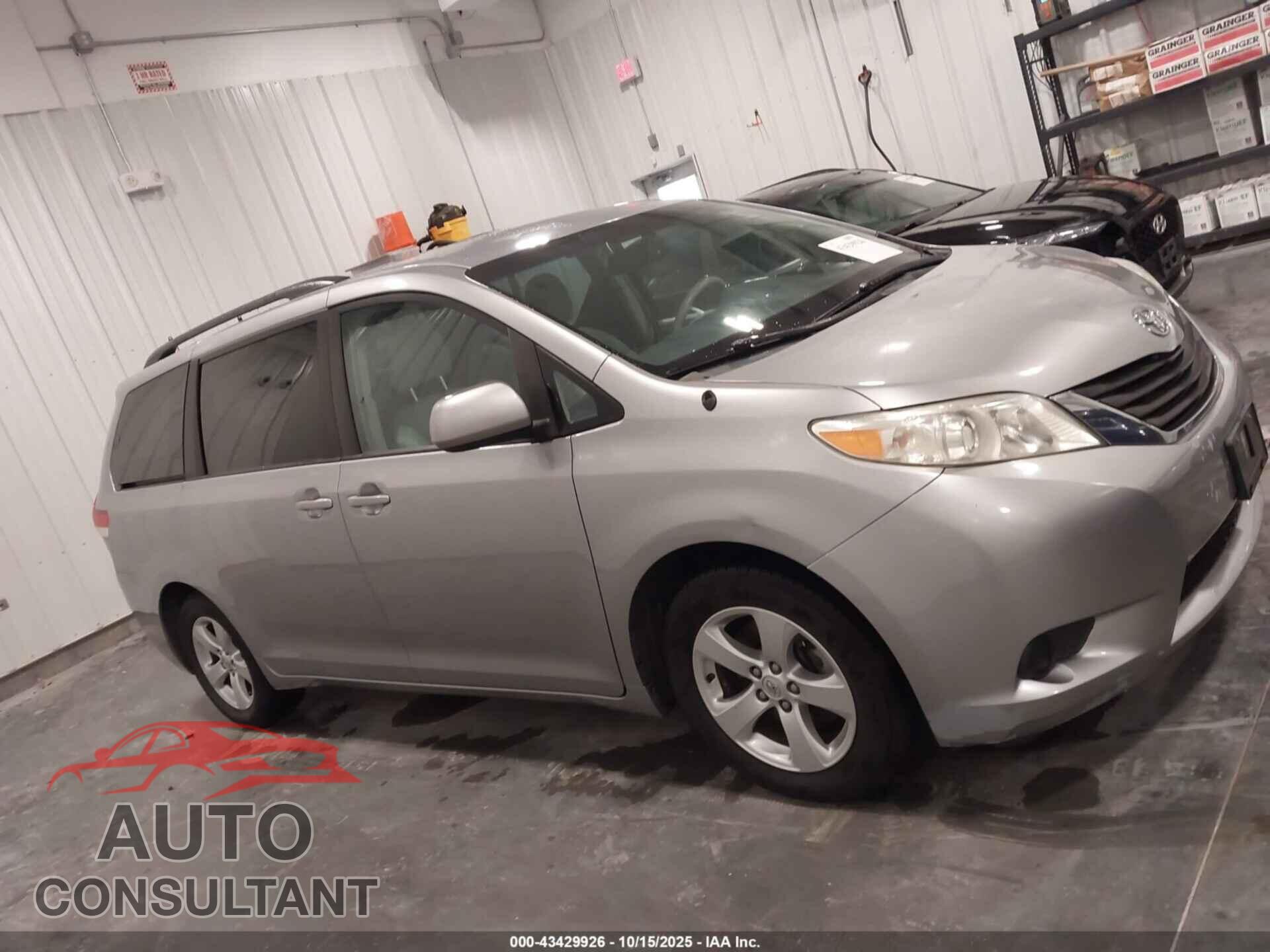 TOYOTA SIENNA 2013 - 5TDKK3DC8DS388008