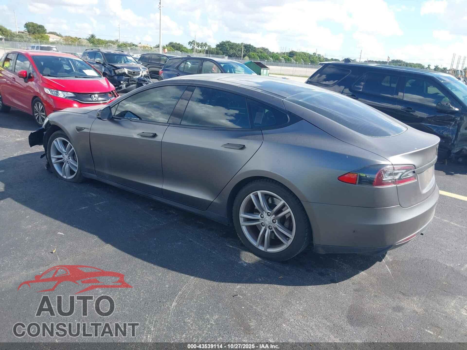 TESLA MODEL S 2013 - 5YJSA1AG0DFP08215