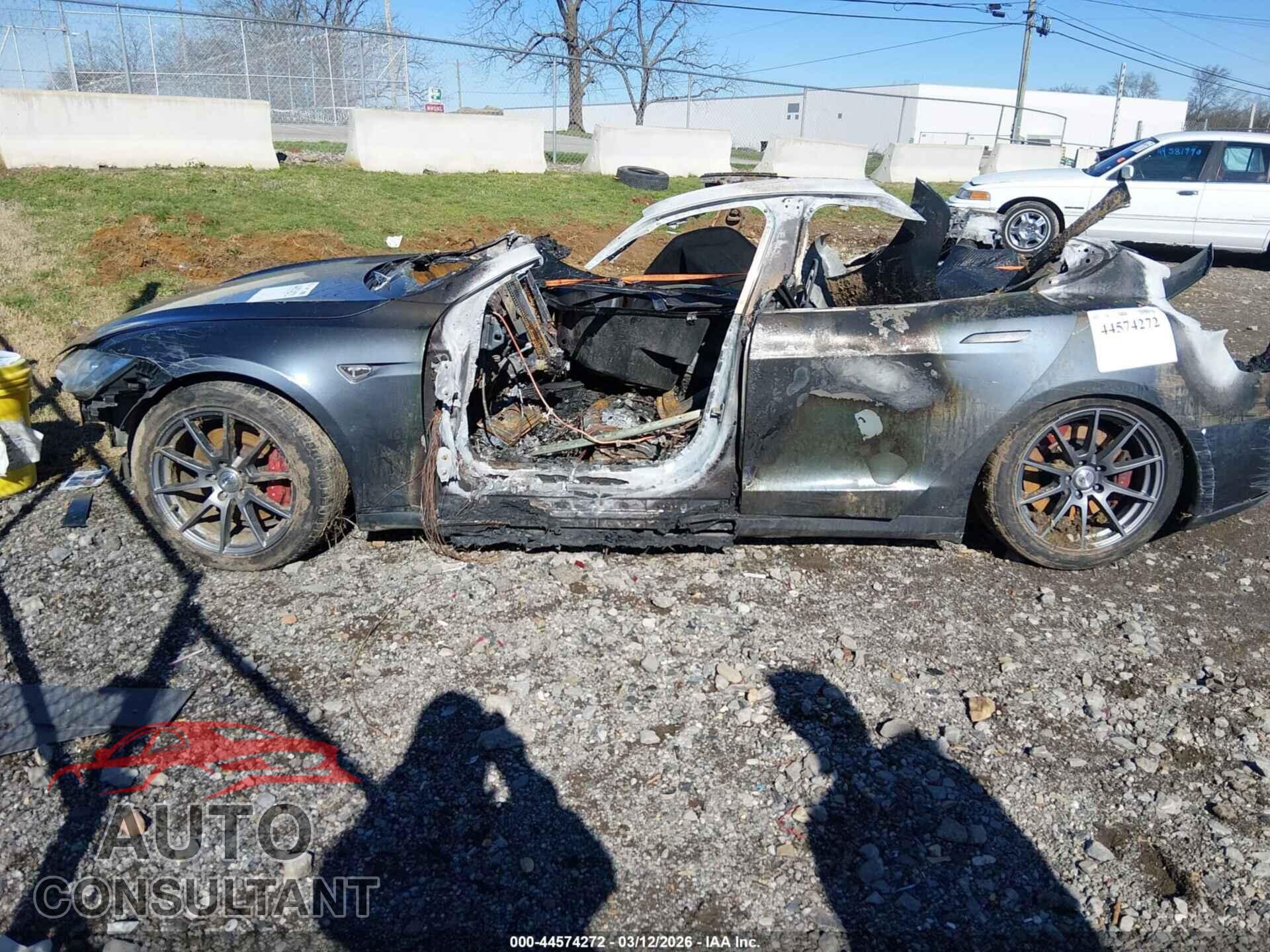 TESLA MODEL S 2015 - 5YJSA1H25FF084490