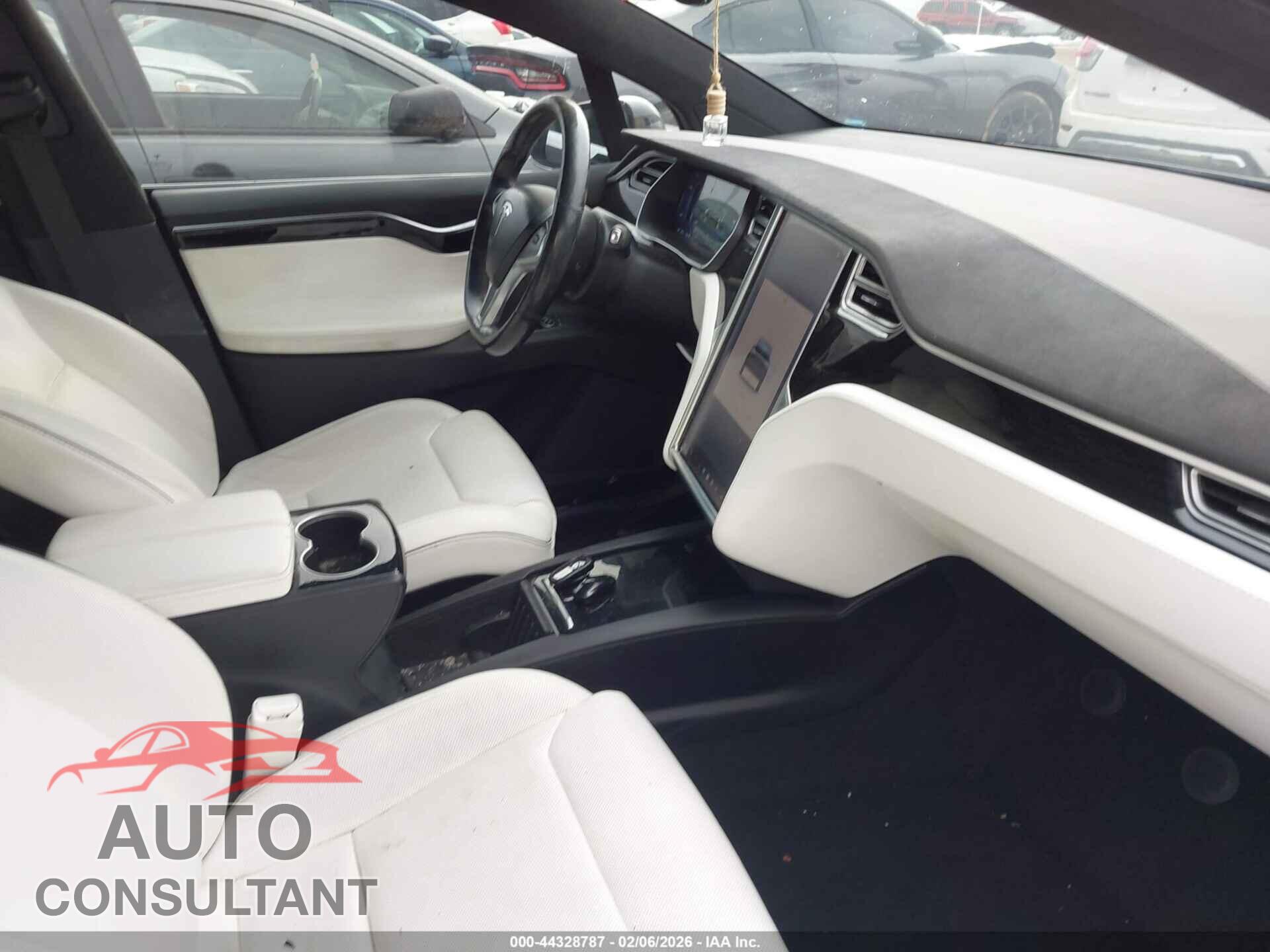 TESLA MODEL X 2016 - 5YJXCAE20GF007953