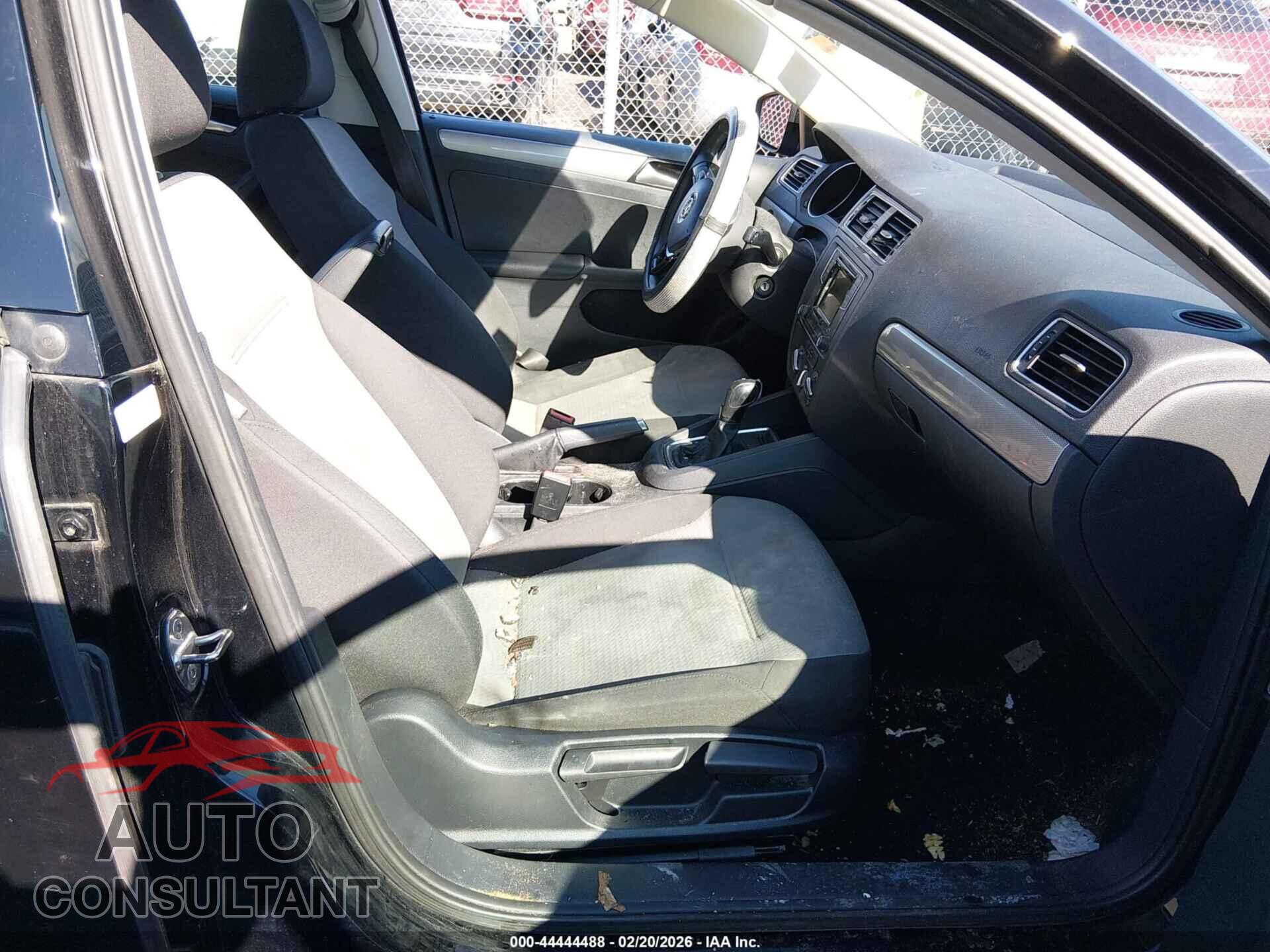 VOLKSWAGEN JETTA 2017 - 3VW2B7AJ0HM257586