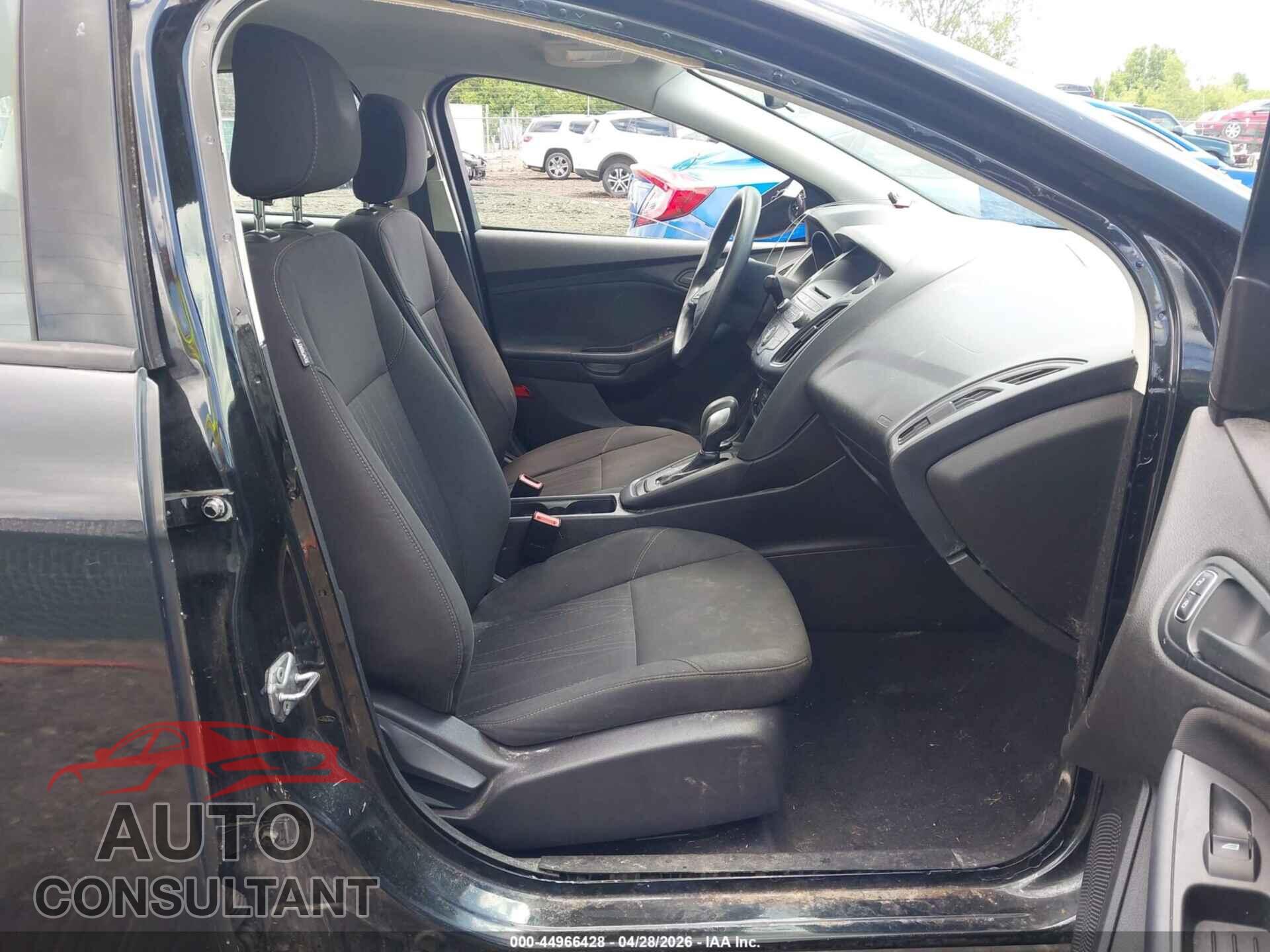 FORD FOCUS 2015 - 1FADP3E20FL376137