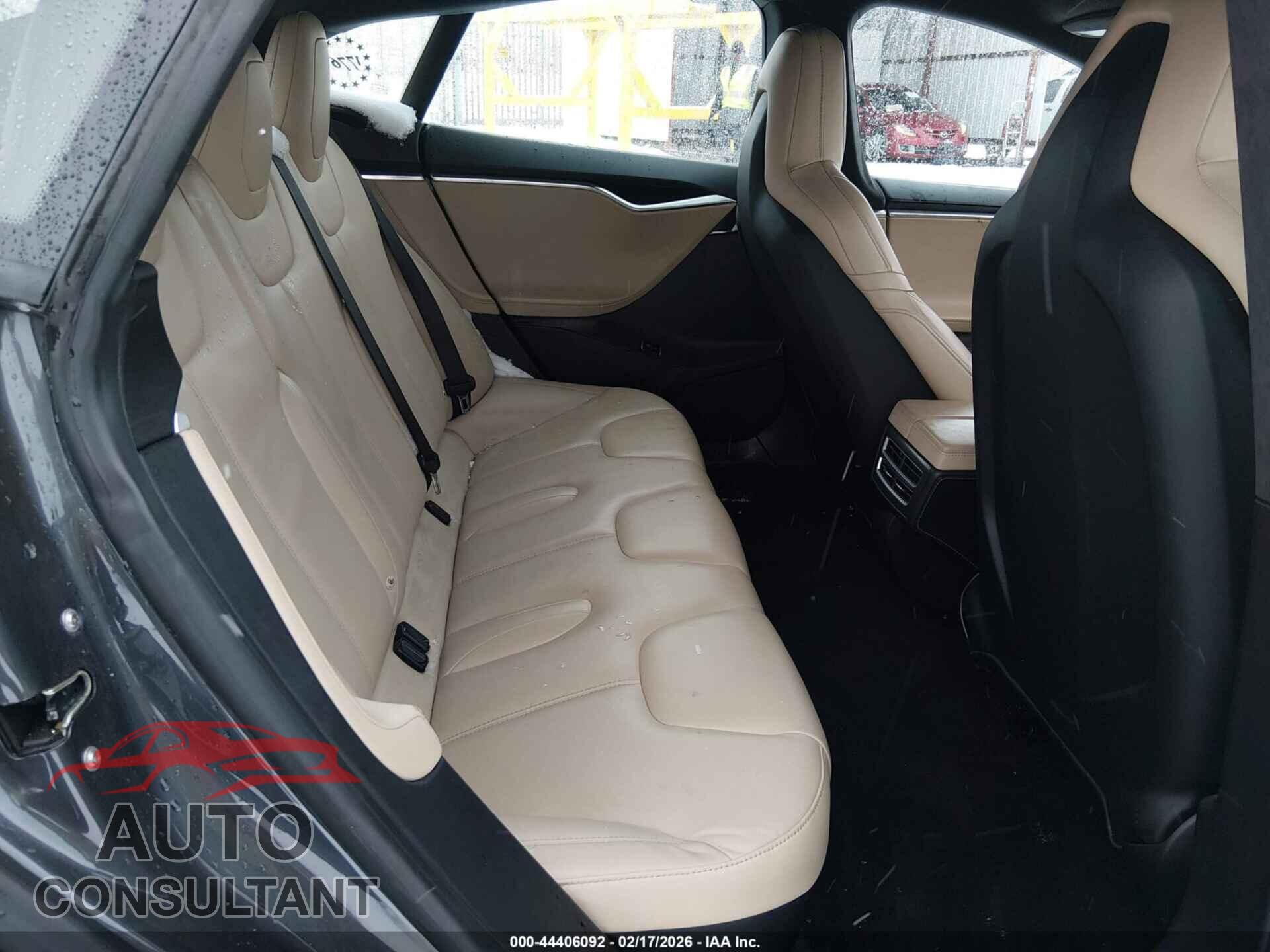 TESLA MODEL S 2015 - 5YJSA1E26FF112074