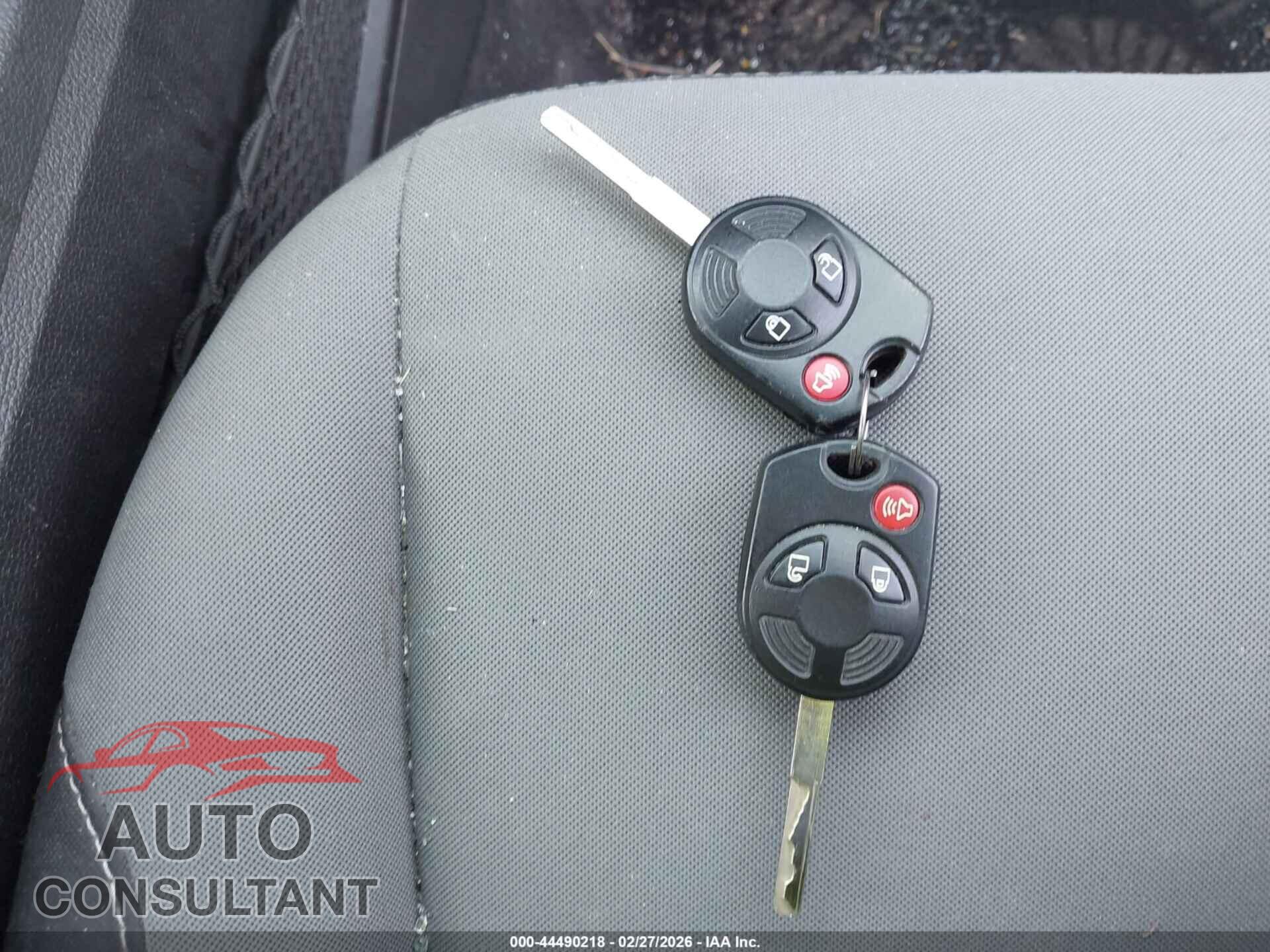 FORD ESCAPE 2017 - 1FMCU0F75HUC00359