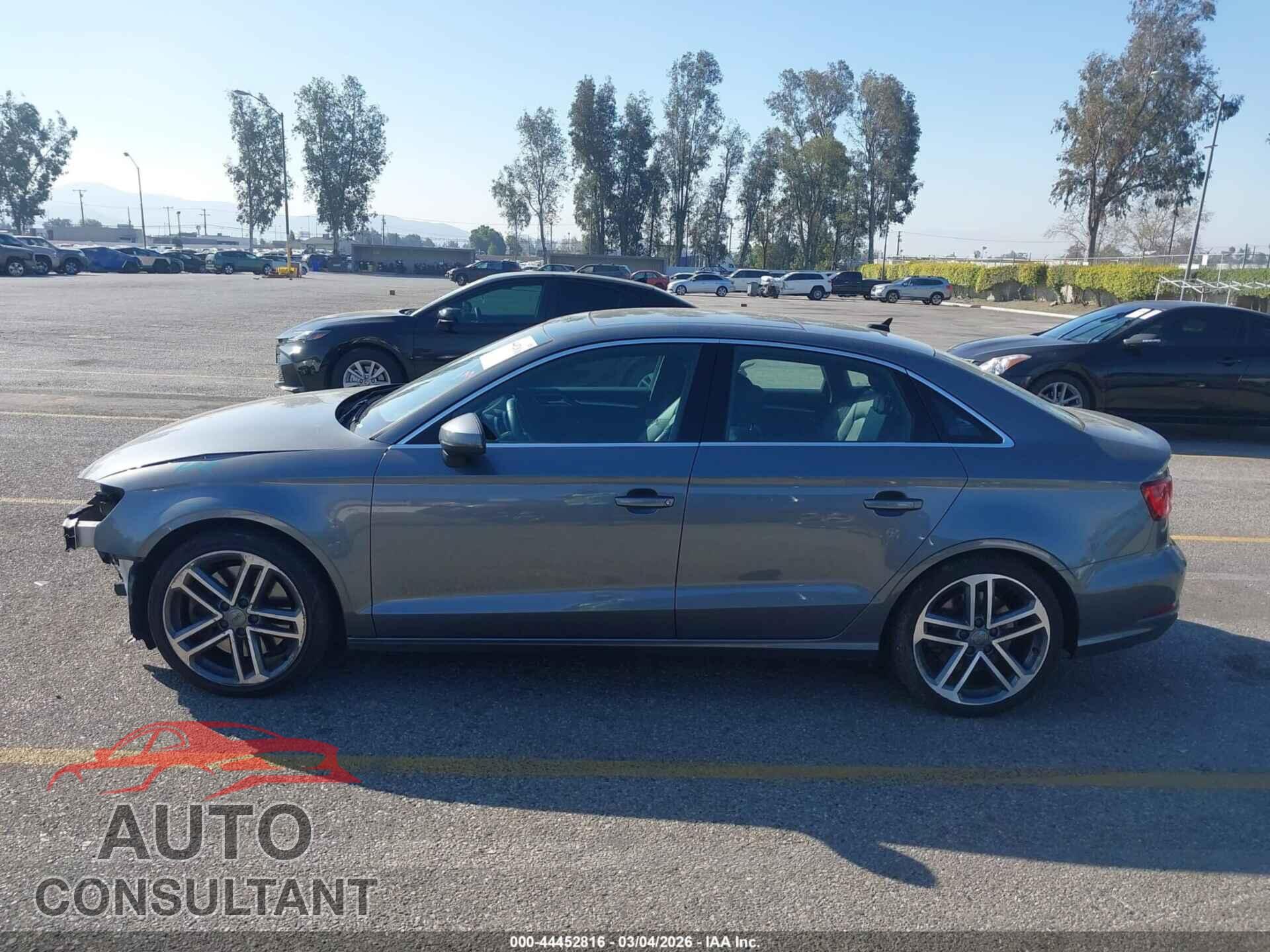 AUDI A3 2019 - WAUBEGFF3KA096196