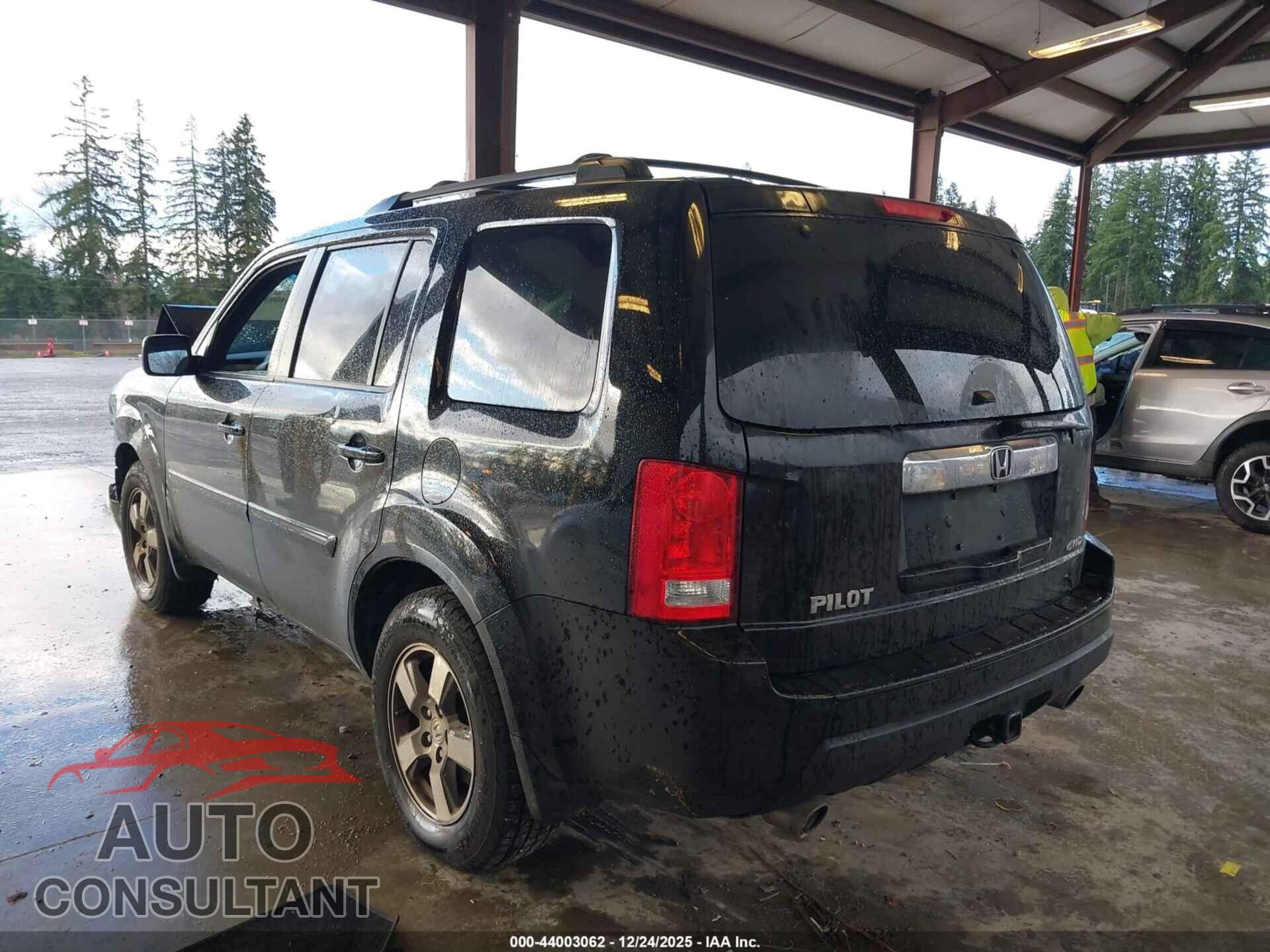 HONDA PILOT 2011 - 5FNYF4H51BB007875