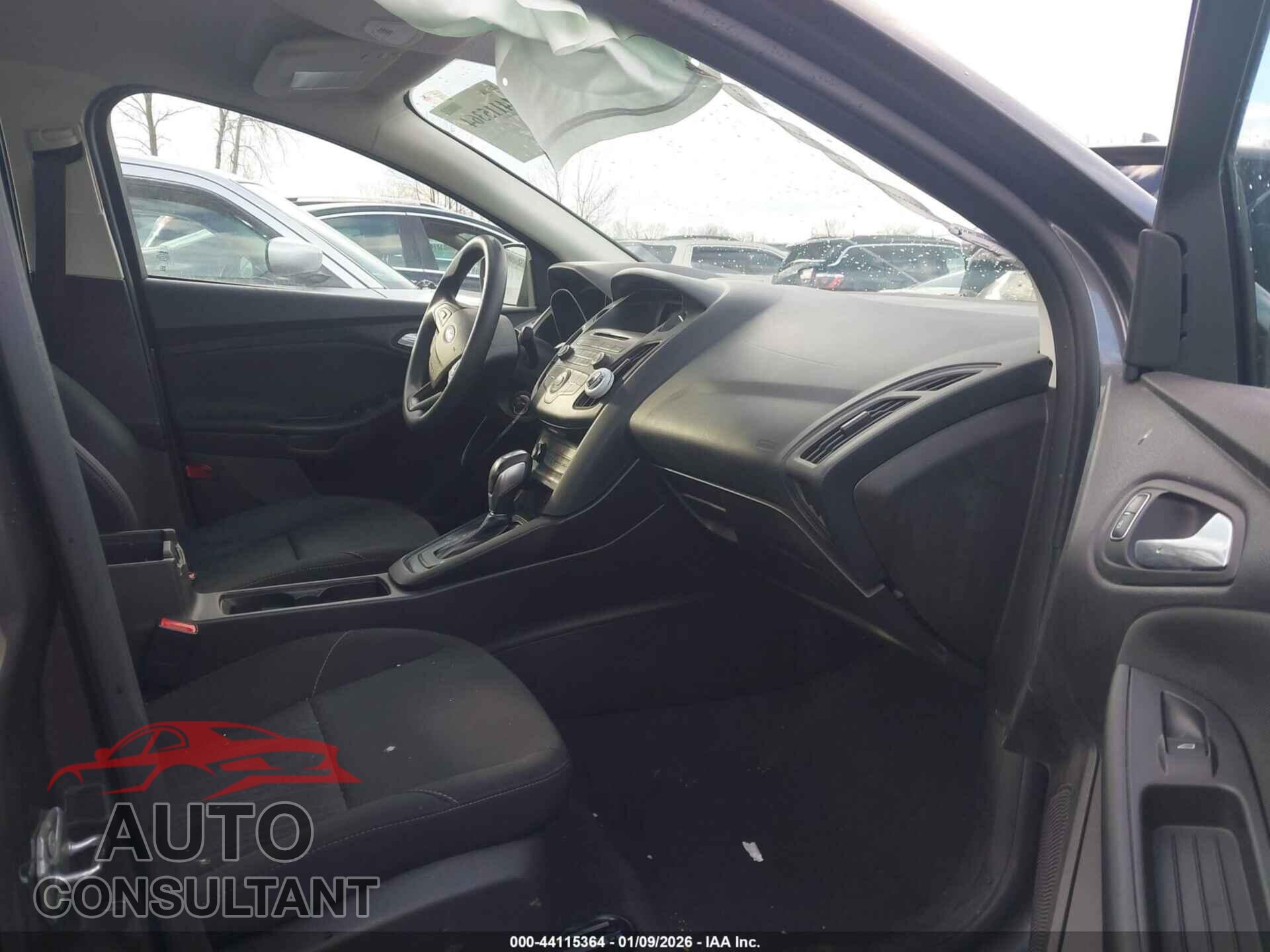 FORD FOCUS 2015 - 1FADP3F29FL382968