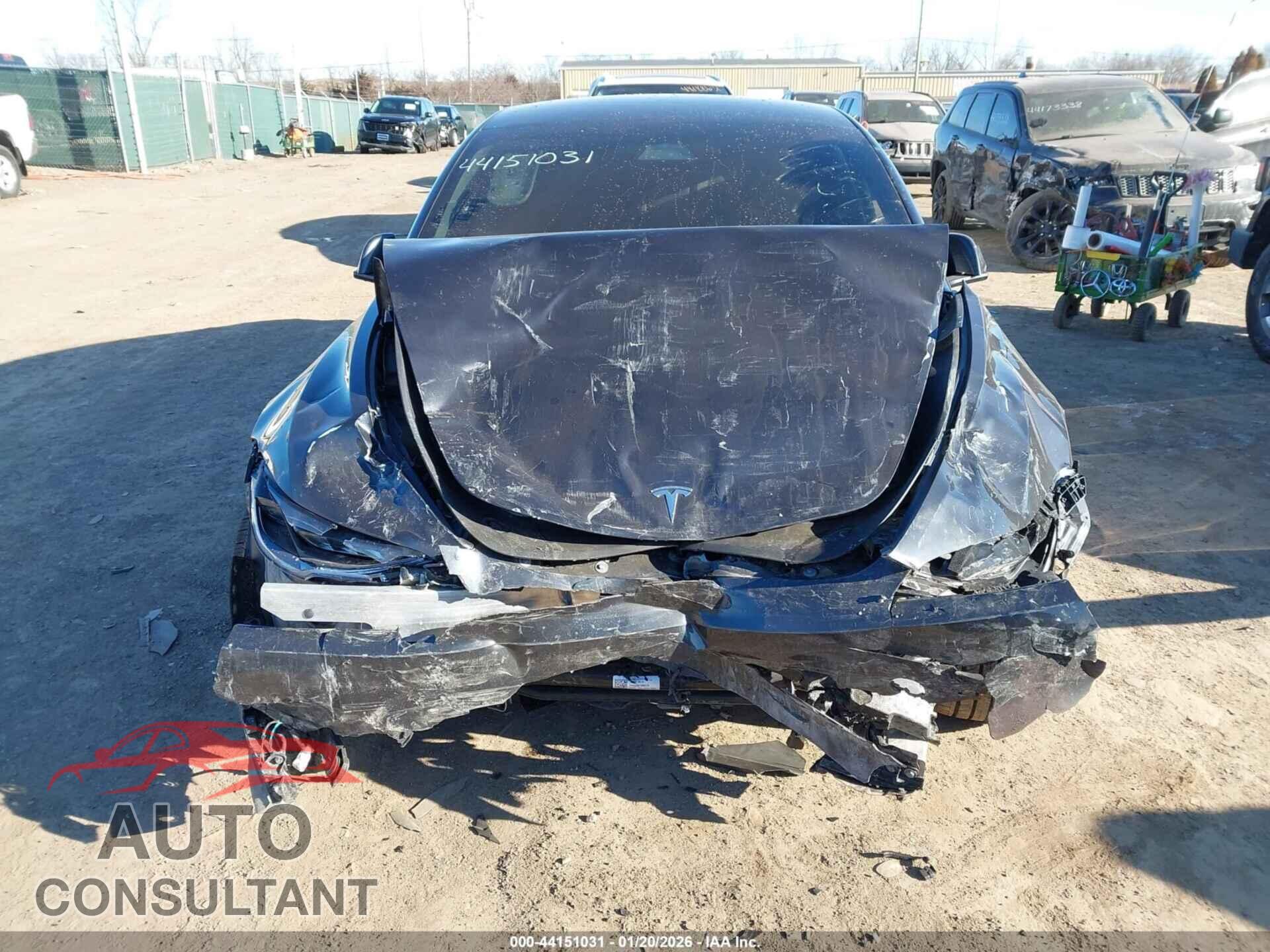 TESLA MODEL 3 2024 - 5YJ3E1EA5RF725811