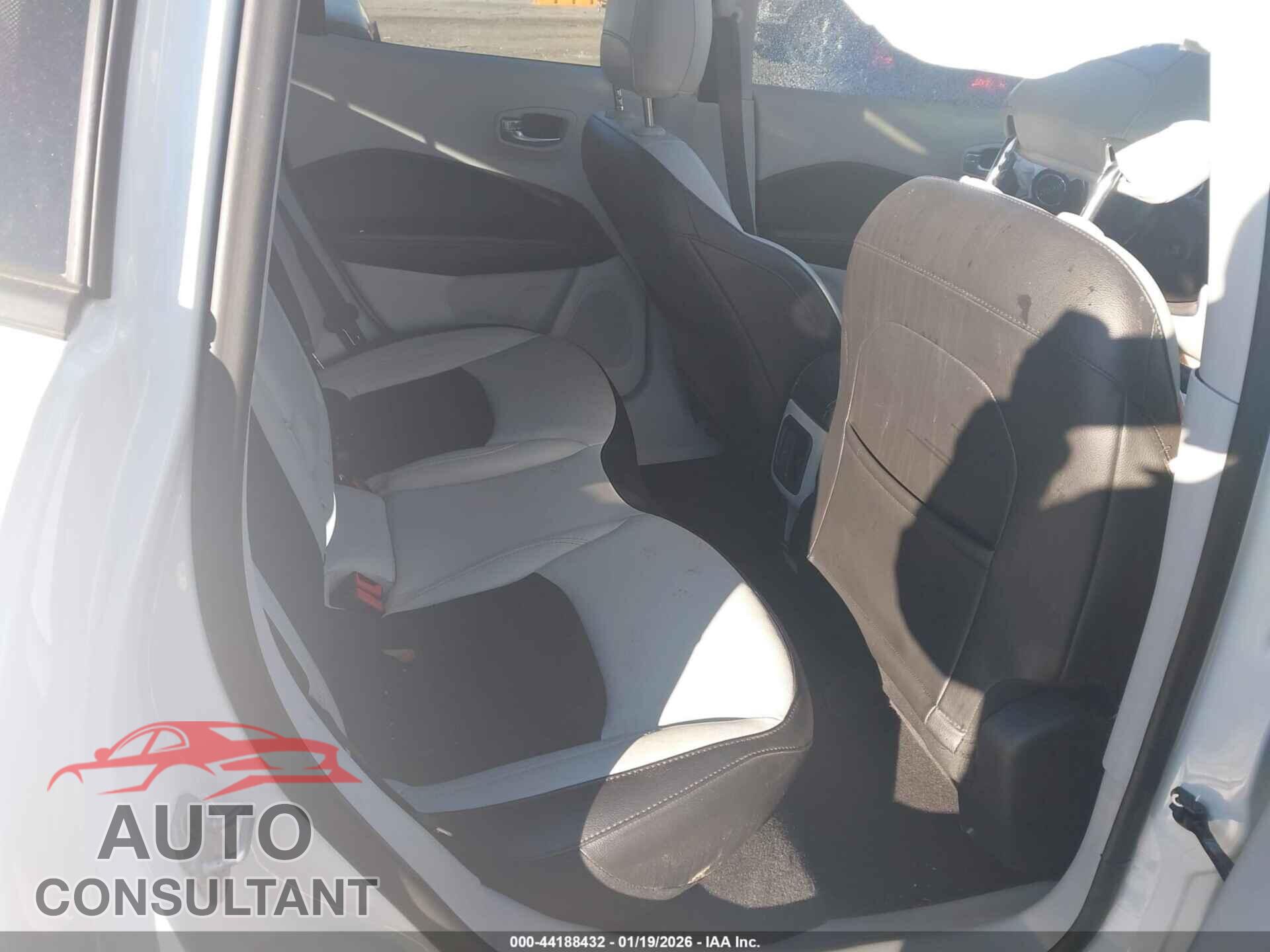 JEEP COMPASS 2019 - 3C4NJCBBXKT706577