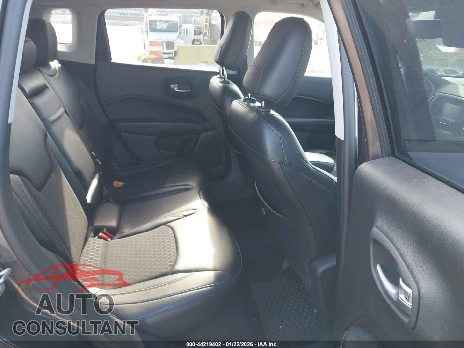 JEEP COMPASS 2018 - 3C4NJDBBXJT485129