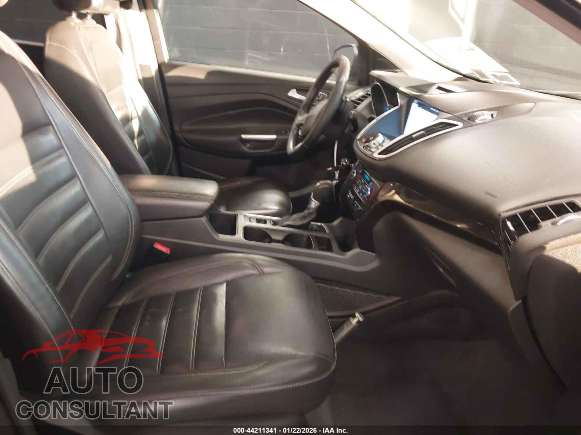 FORD ESCAPE 2017 - 1FMCU9JD6HUB71200