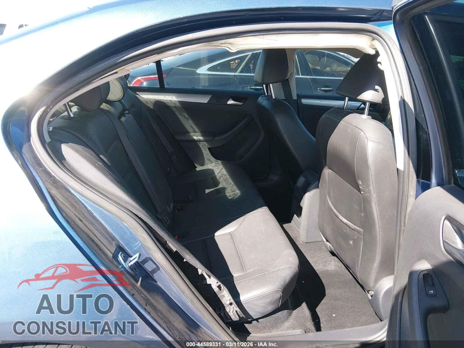 VOLKSWAGEN JETTA 2017 - 3VWDB7AJ4HM367775