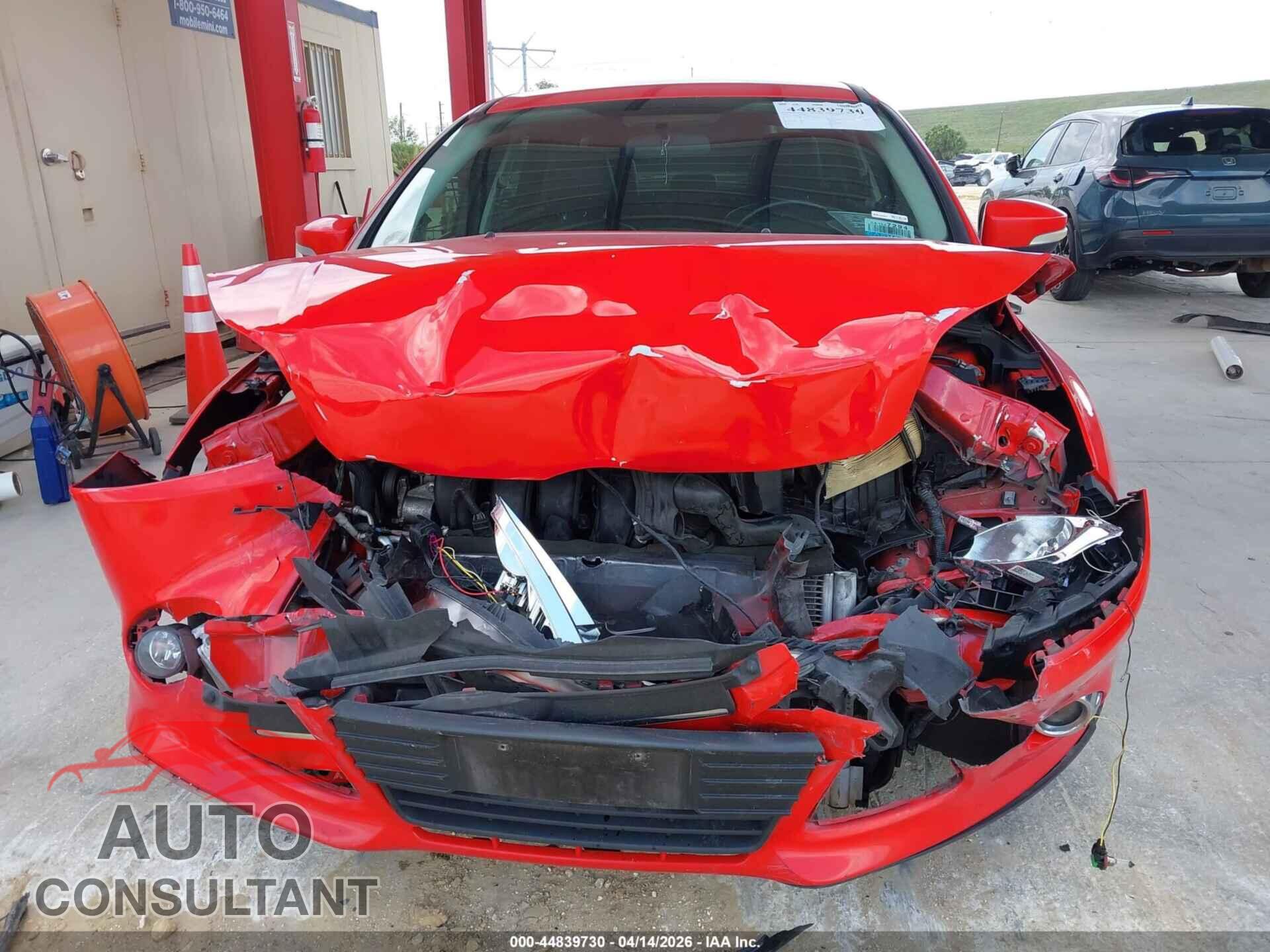 FORD FOCUS 2014 - 1FADP3F23EL325888